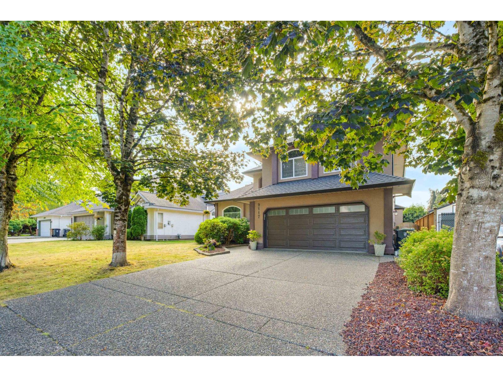 9117 207b Street Property Photo 3