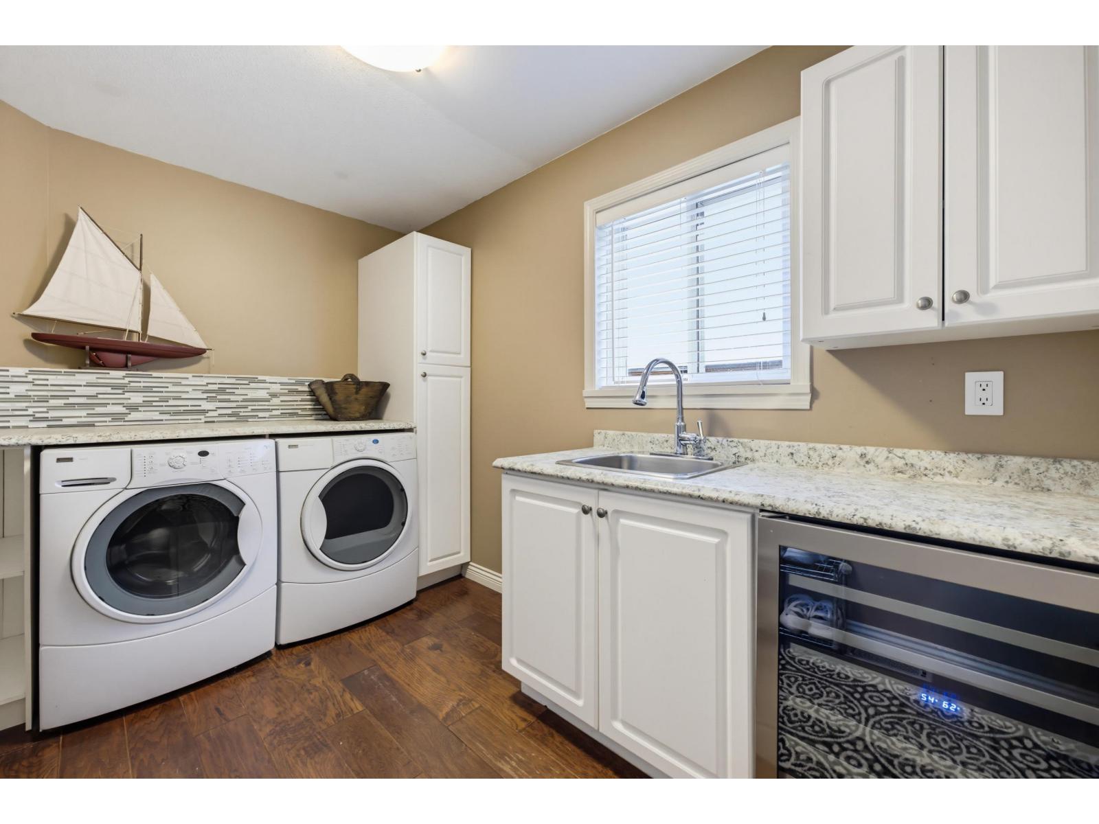 9117 207b Street Property Photo 12