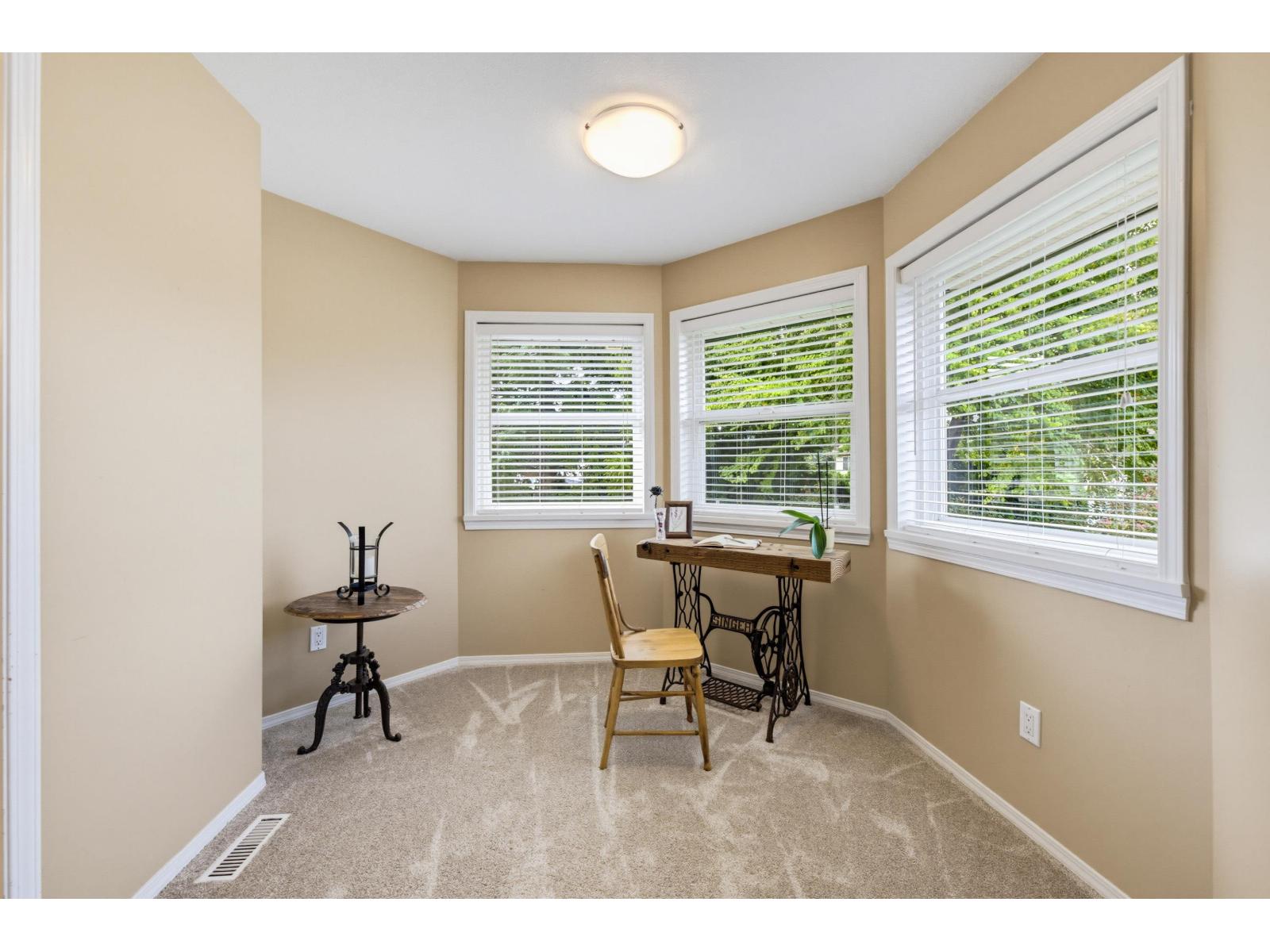 9117 207b Street Property Photo 24