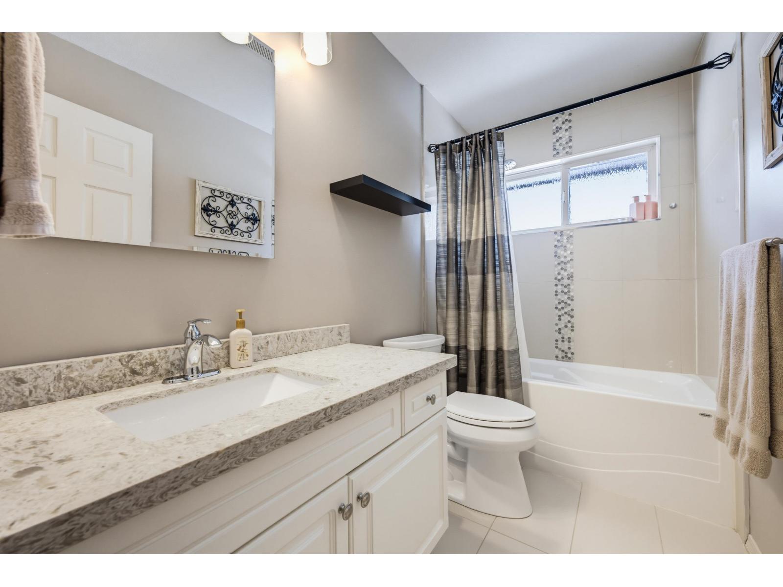 9117 207b Street Property Photo 28