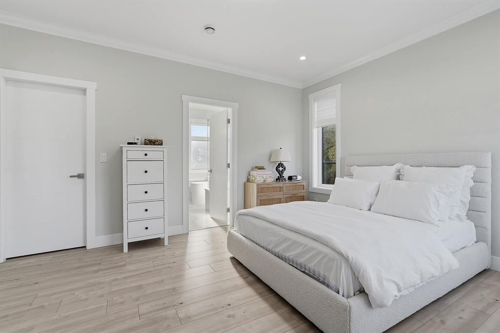 5735 144a Street Property Photo 17