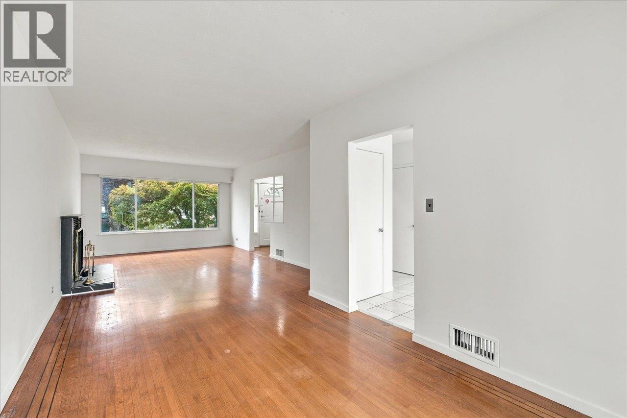 4656 Brentlawn Drive Property Photo 12