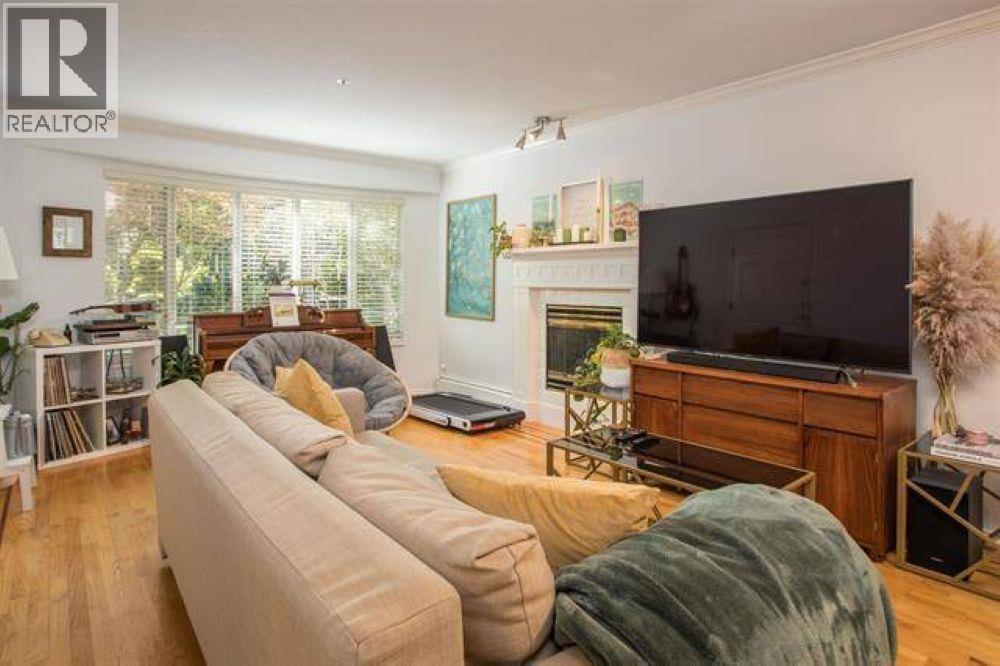 2945 W 12 Avenue Property Photo 3
