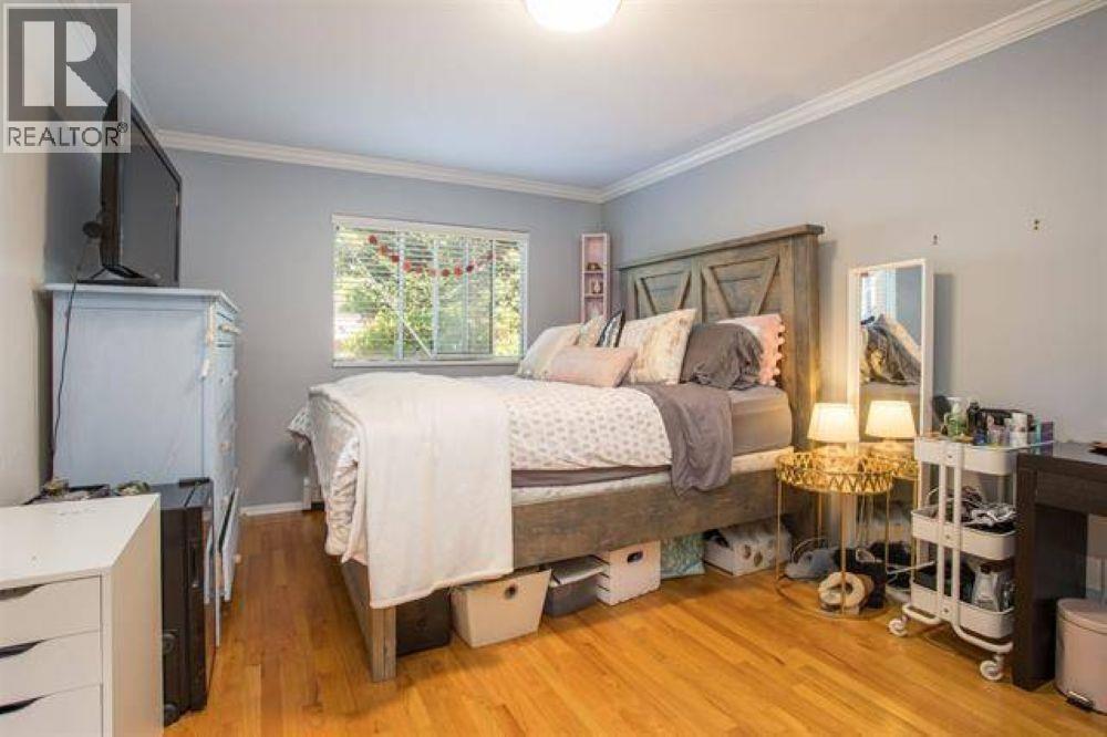 2945 W 12 Avenue Property Photo 5