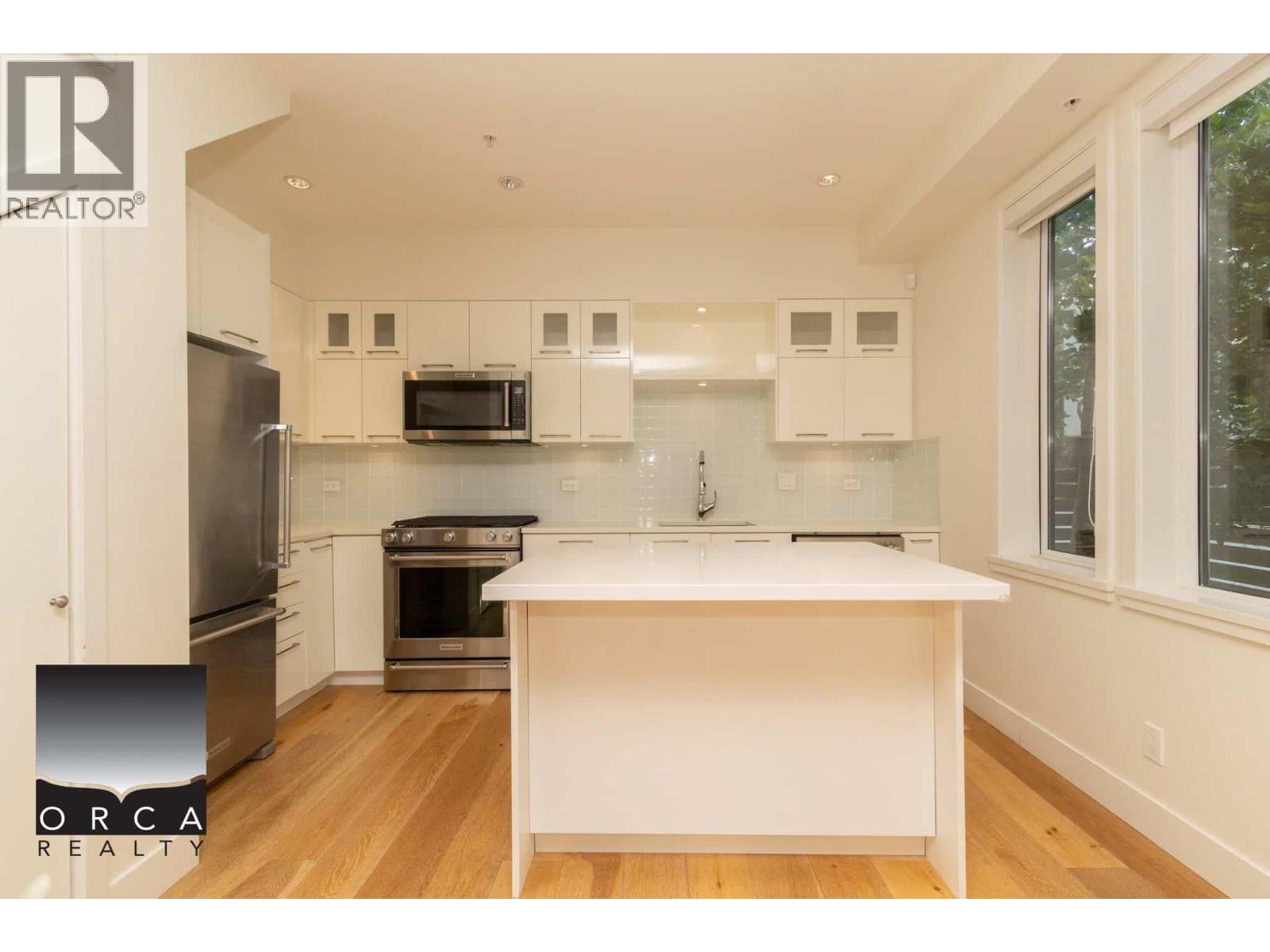 1078 Nicola Street Property Photo 4