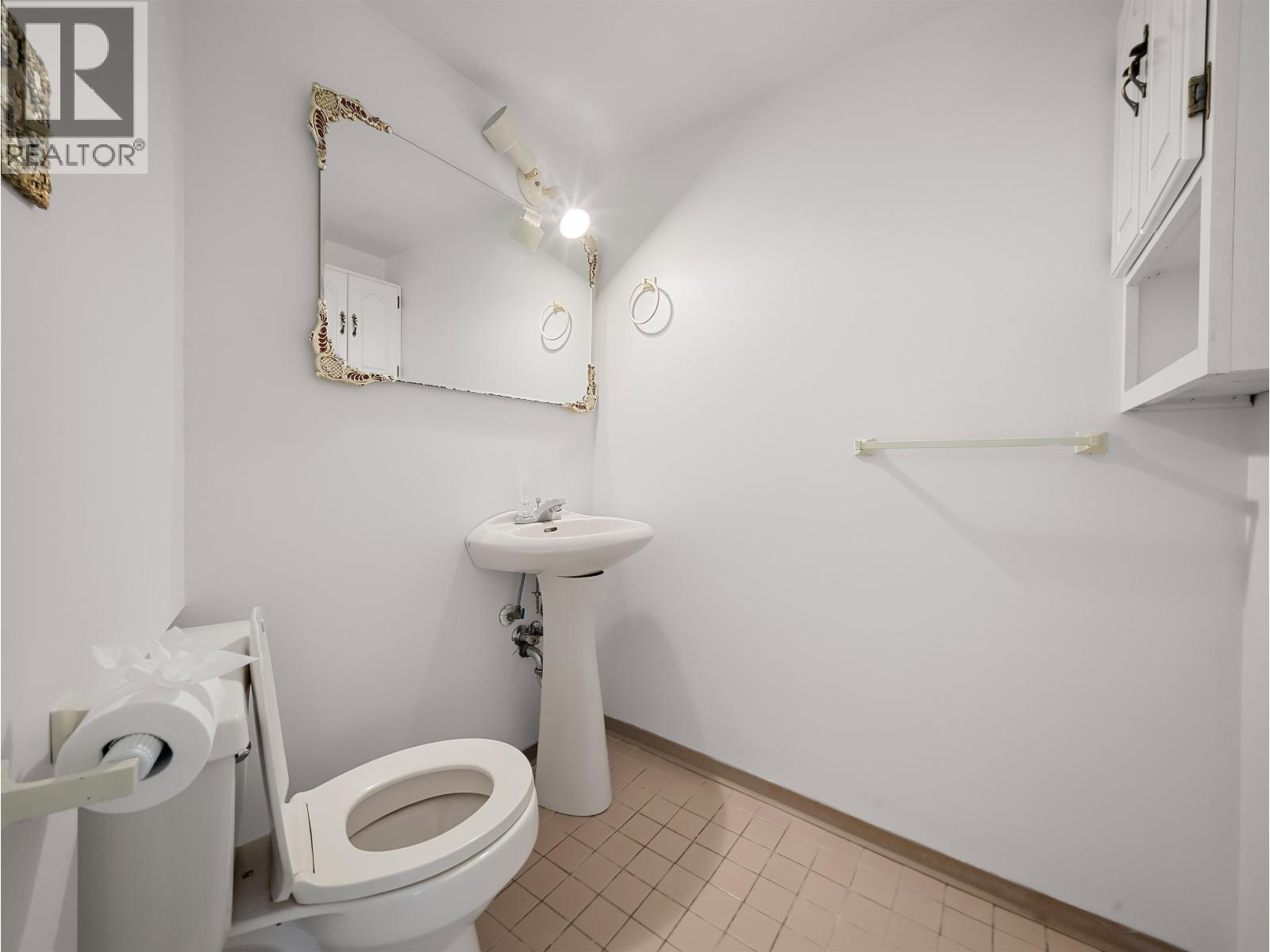 503-504 1725 Pendrell Street Property Photo 7