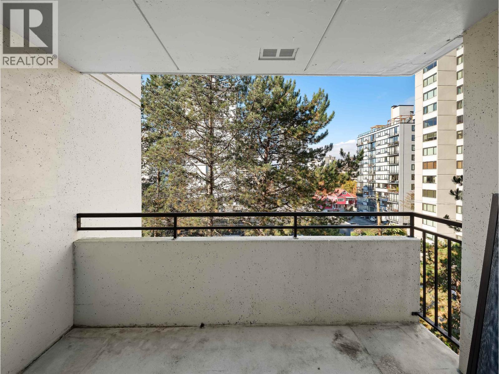 503-504 1725 Pendrell Street Property Photo 11