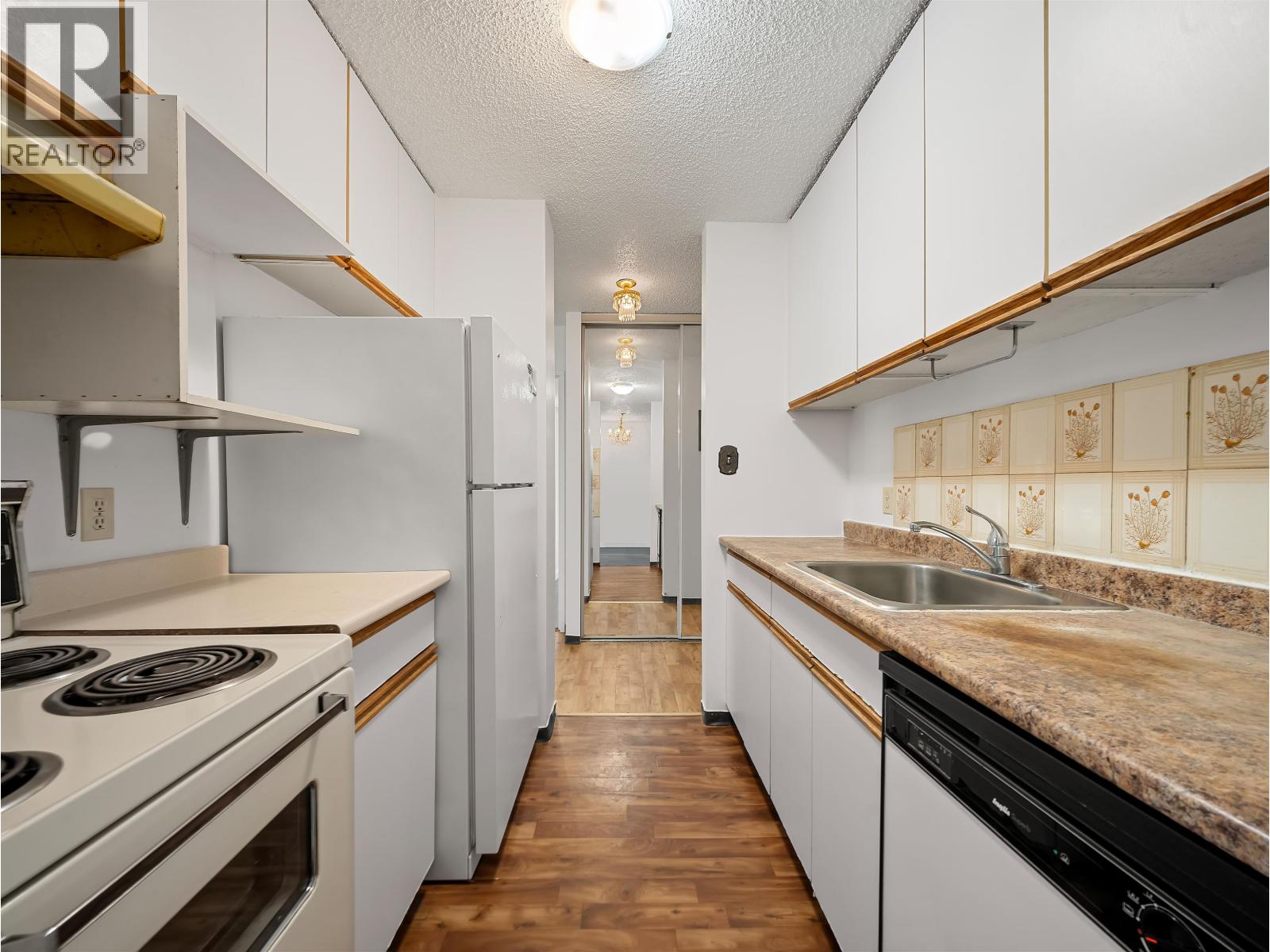503-504 1725 Pendrell Street Property Photo 25