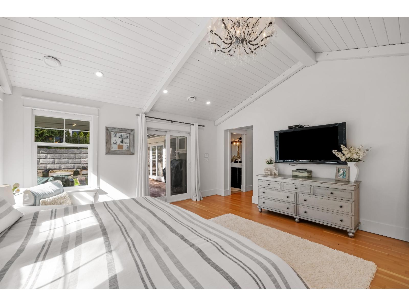 20492 43 Avenue Property Photo 16