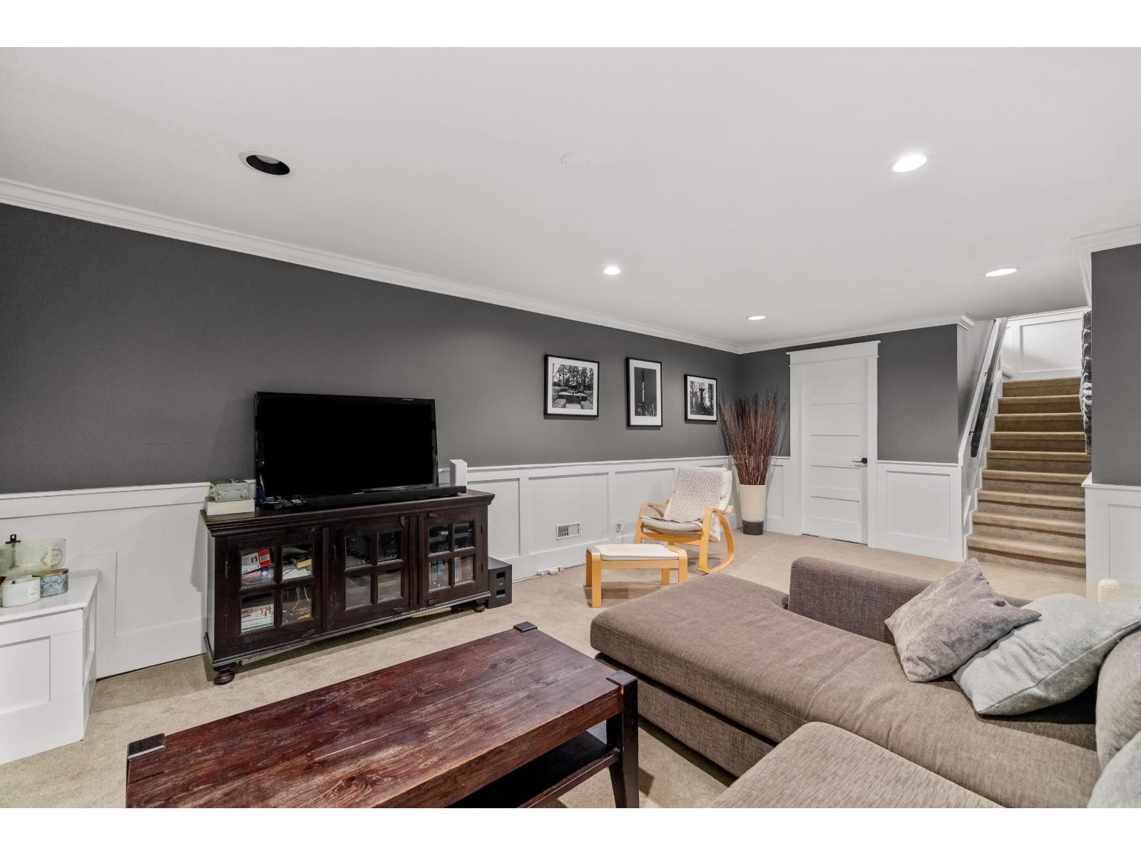 20492 43 Avenue Property Photo 25