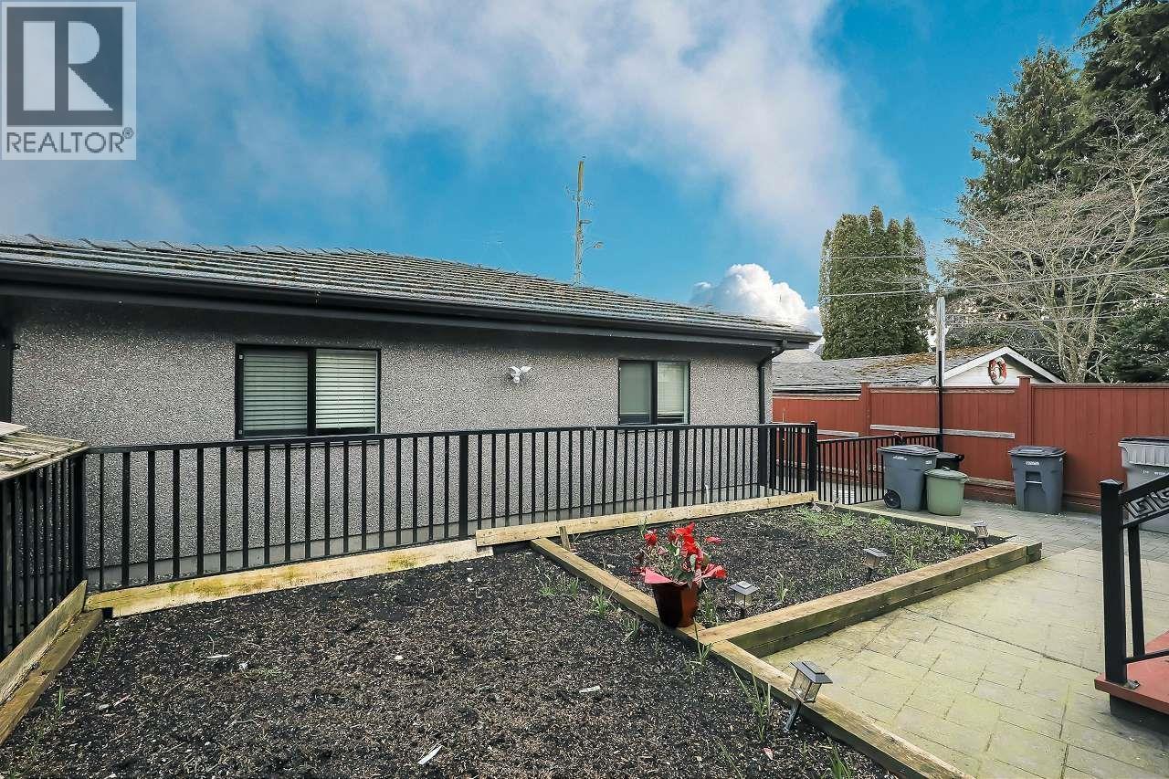 66 W 44th Avenue Property Photo 4