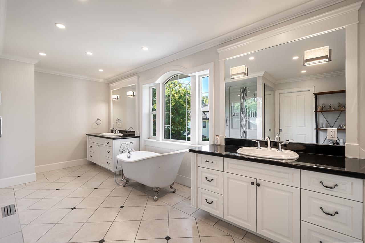 13761 22a Avenue Property Photo 12