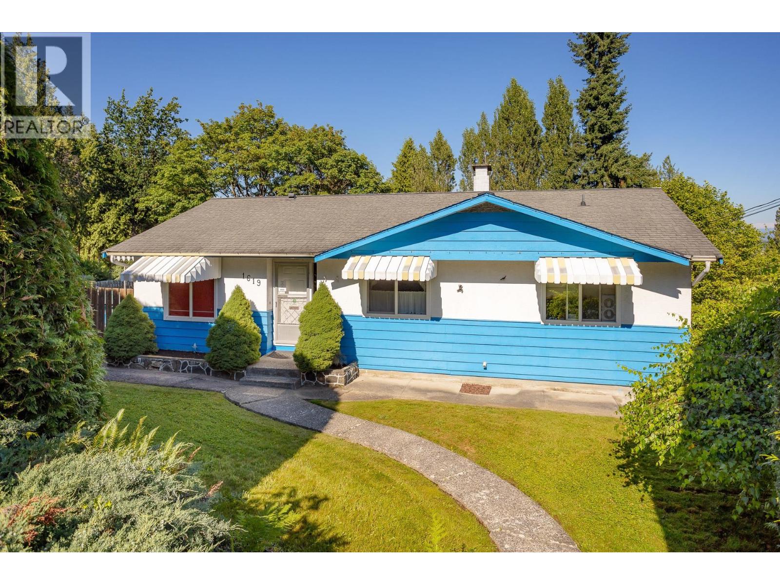 1619 Stella Place Property Photo 8