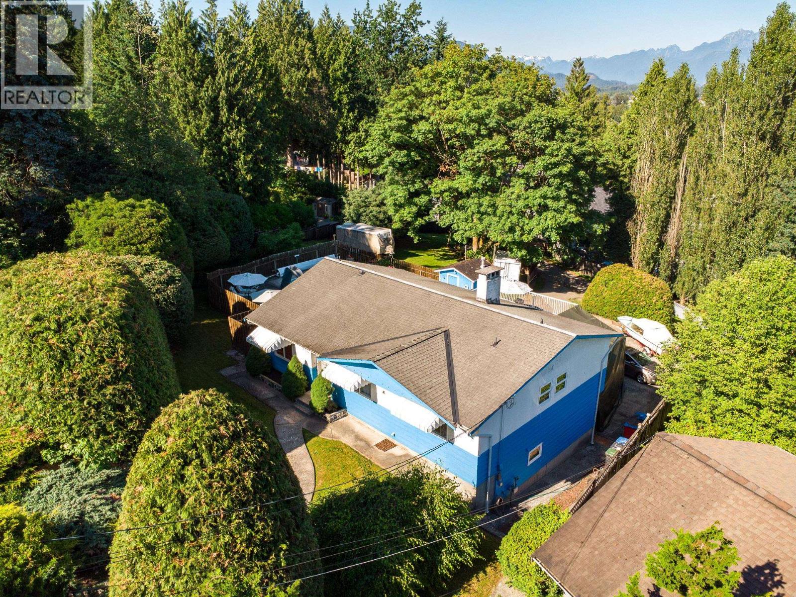 1619 Stella Place Property Photo 10