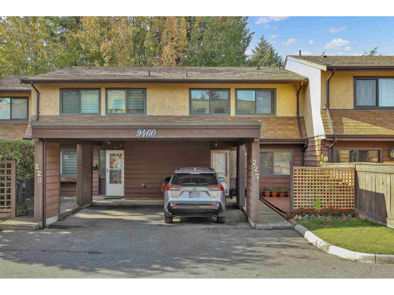 227 9460 Prince Charles Boulevard Property Photo 3