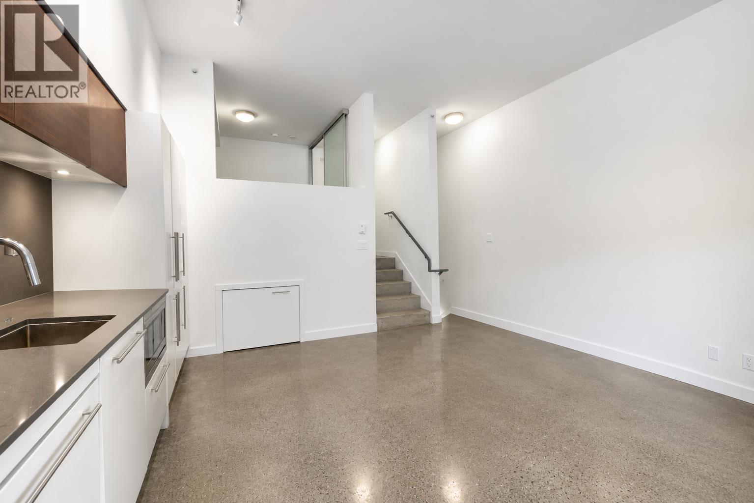 208 150 E Cordova Street Property Photo 6
