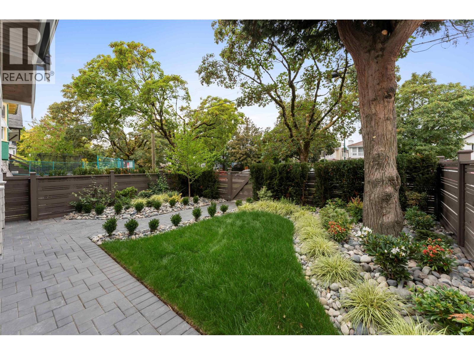 1 2256 E Pender Street Property Photo 6