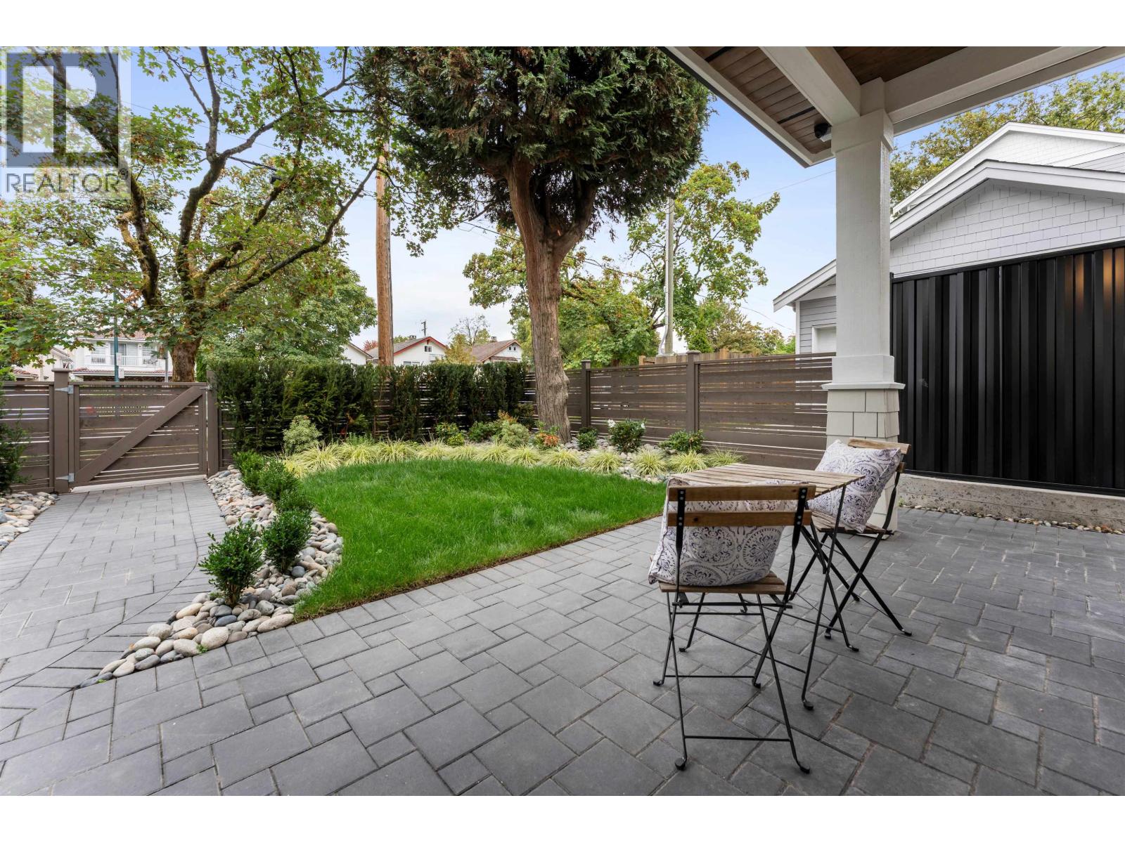 1 2256 E Pender Street Property Photo 7
