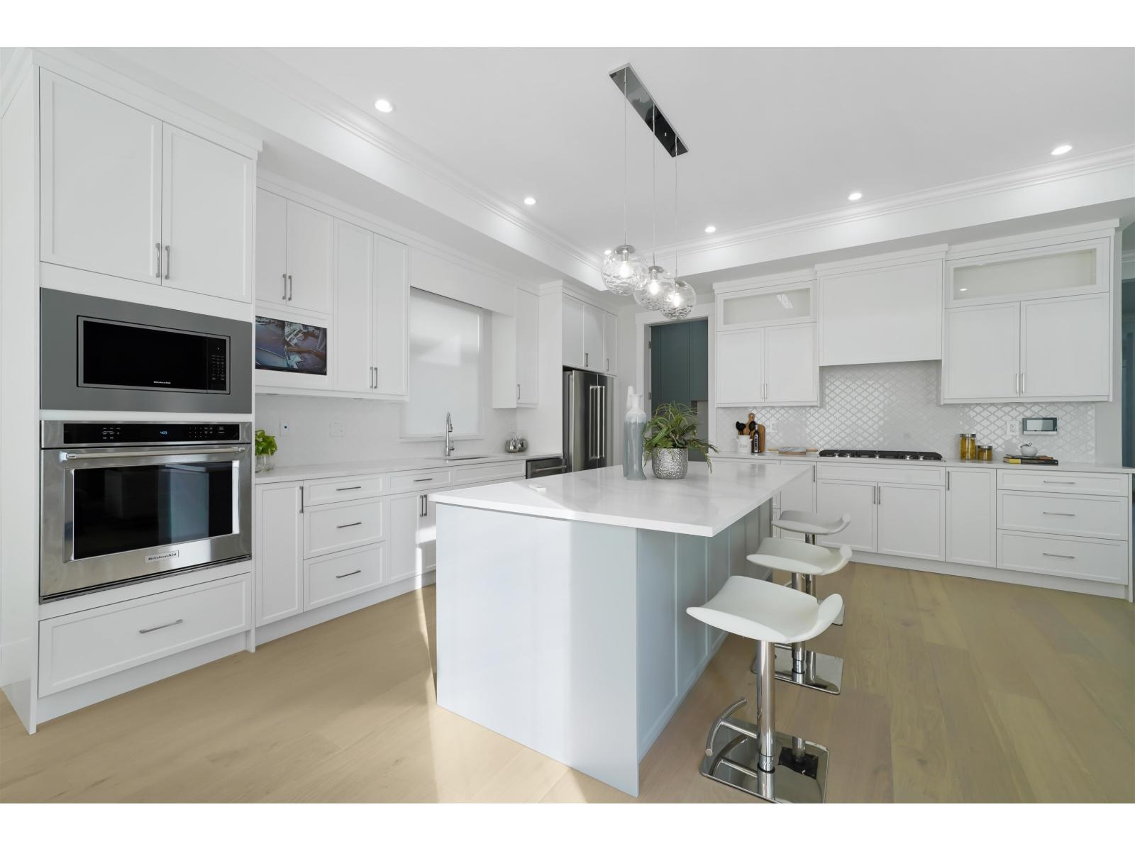 6927 205 Street Property Photo 1