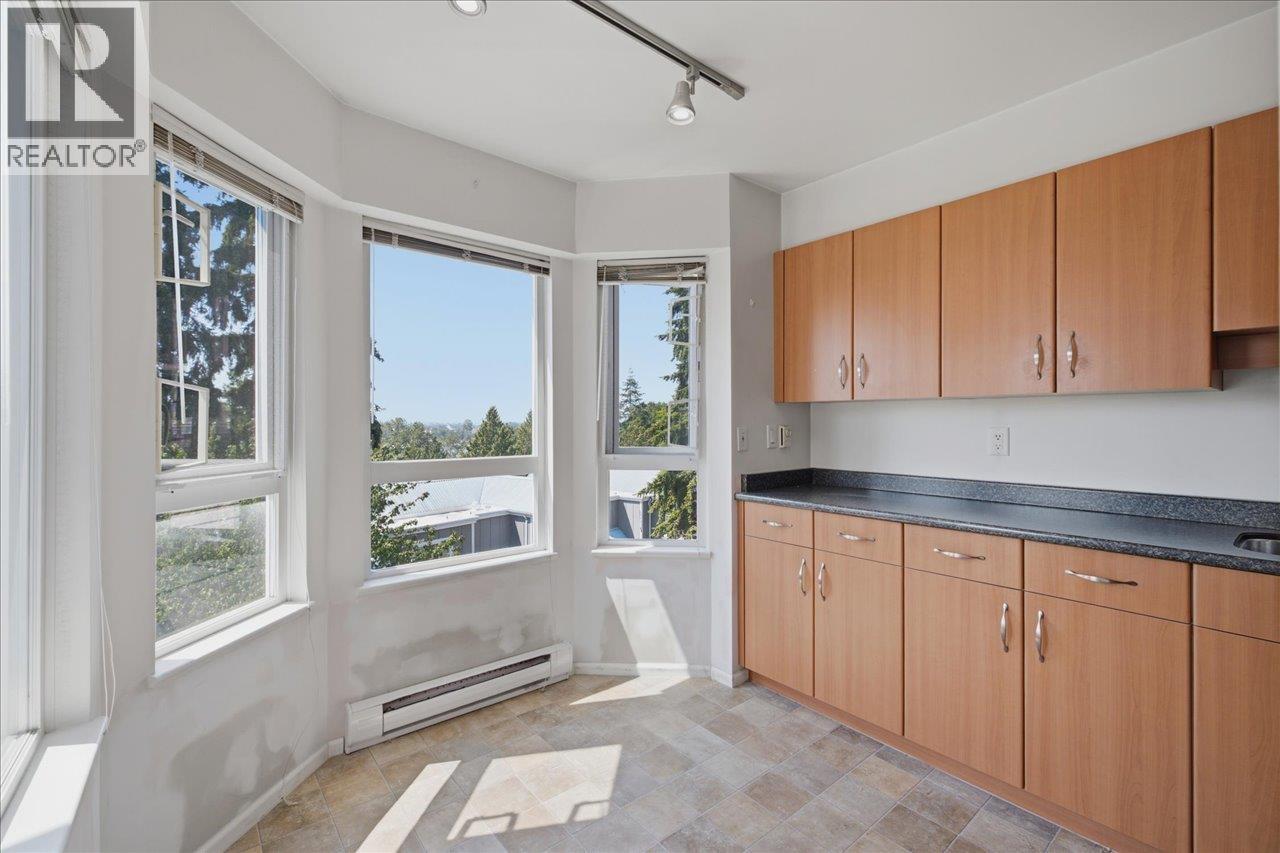 303 2250 Se Marine Drive Property Photo 12