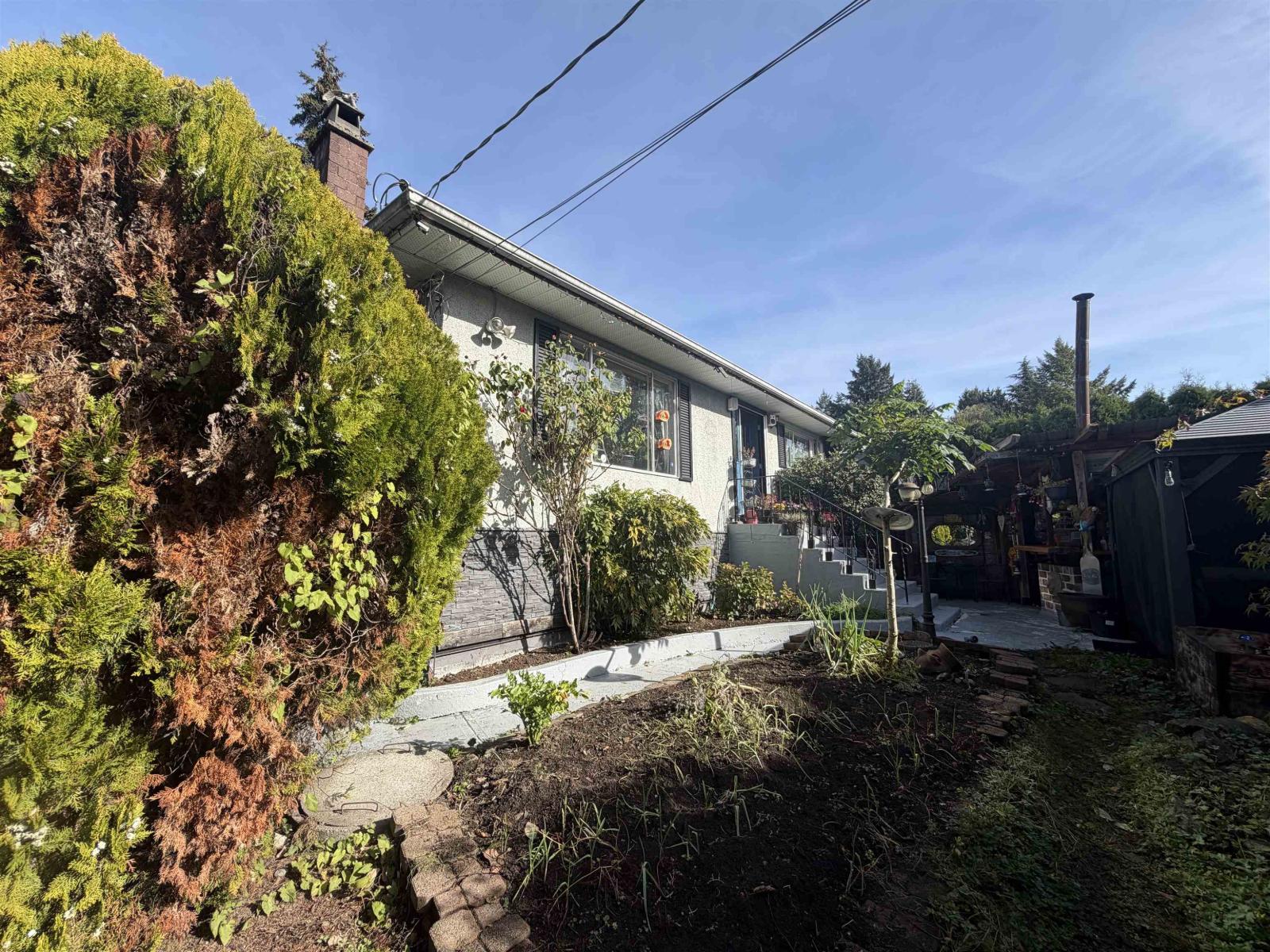 12585 100 Avenue Property Photo 3