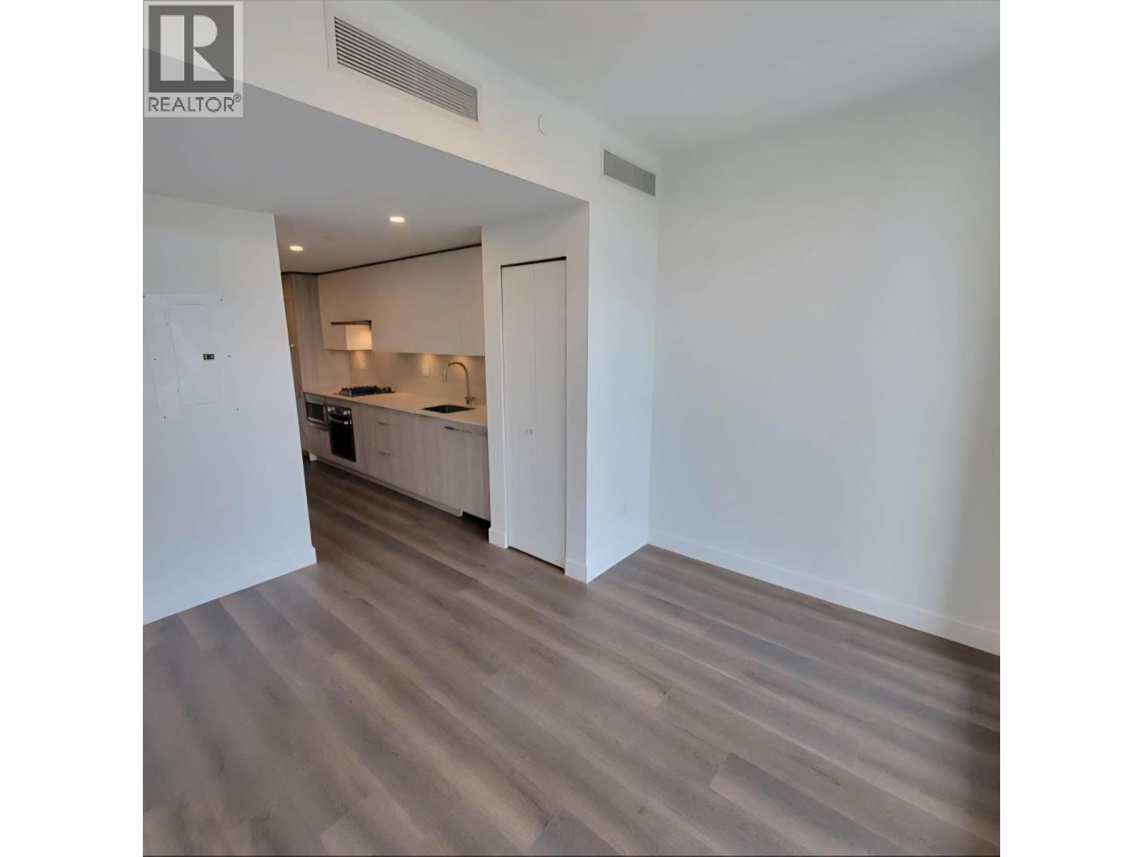 1008 901 Lougheed Highway Property Photo 3