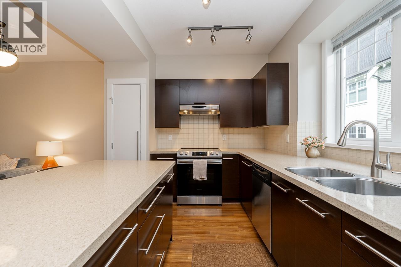 3826 Welwyn Street Property Photo 7