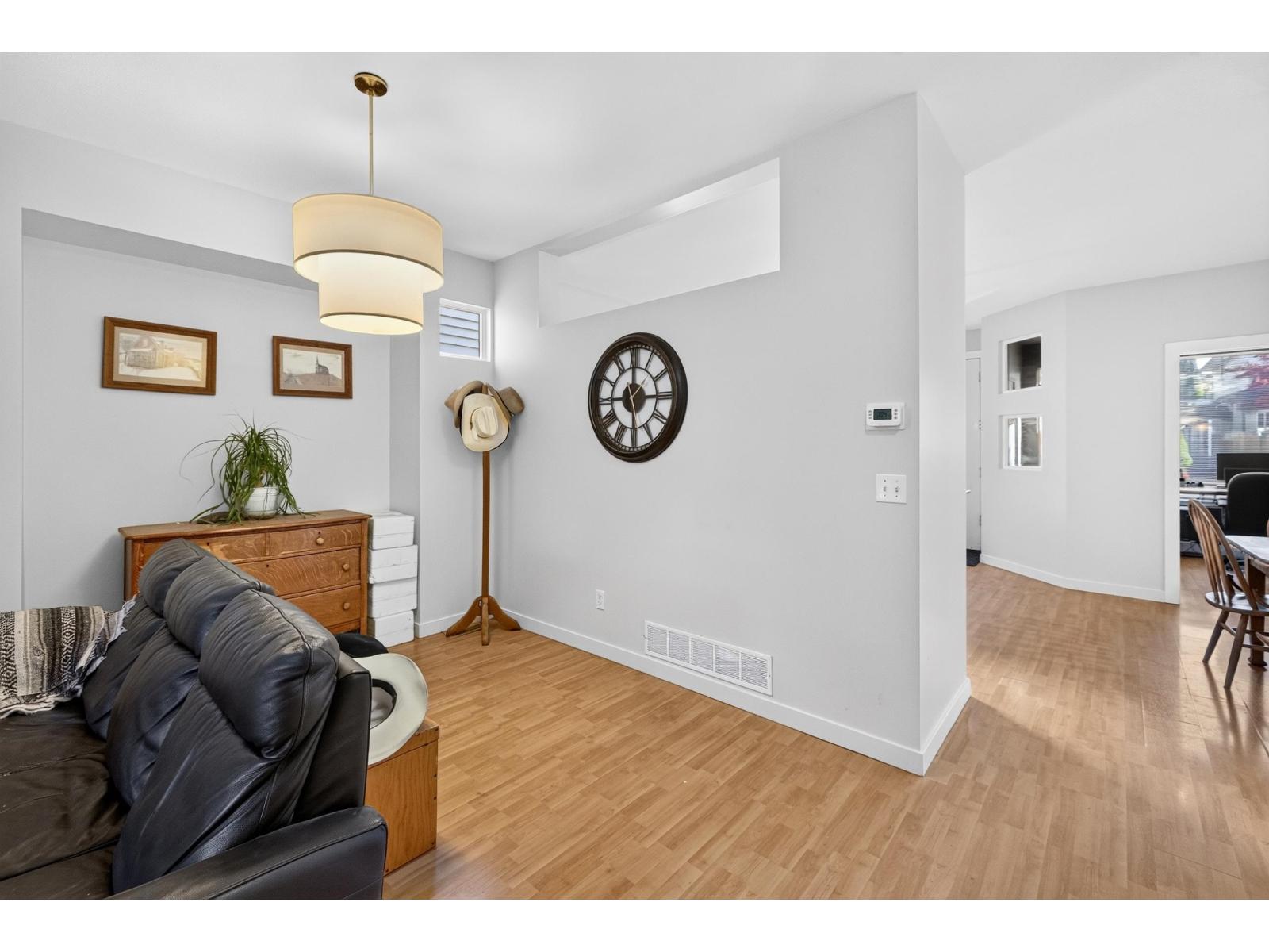 6718 185 Street Property Photo 6