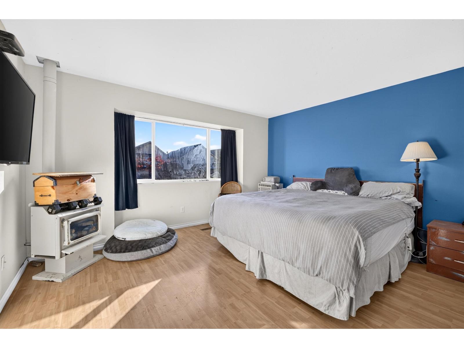 6718 185 Street Property Photo 14