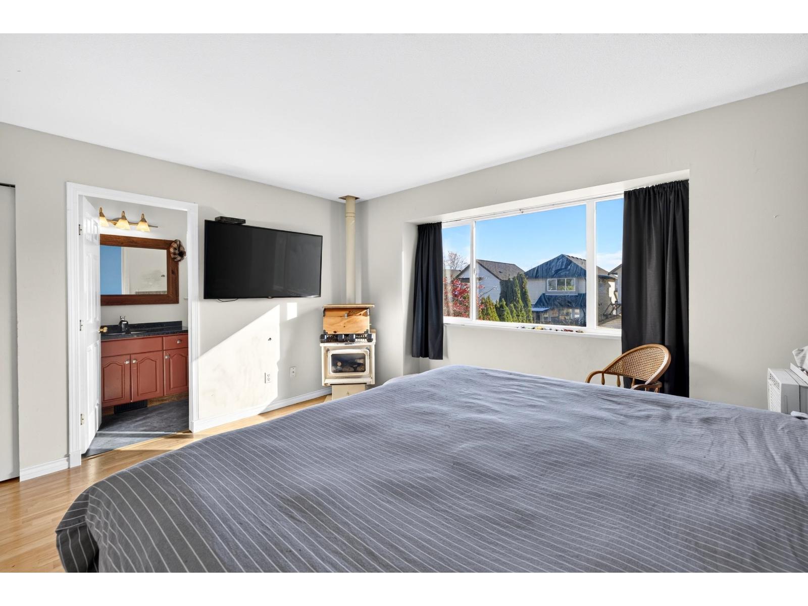 6718 185 Street Property Photo 15