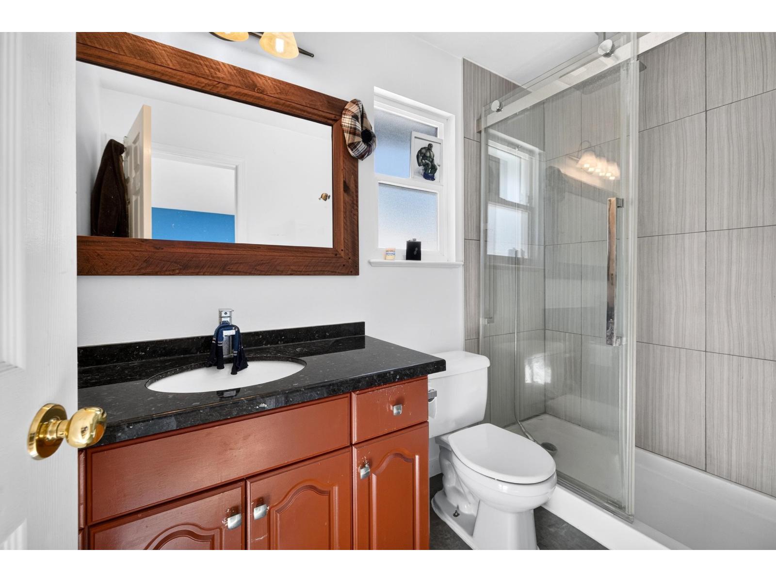 6718 185 Street Property Photo 16