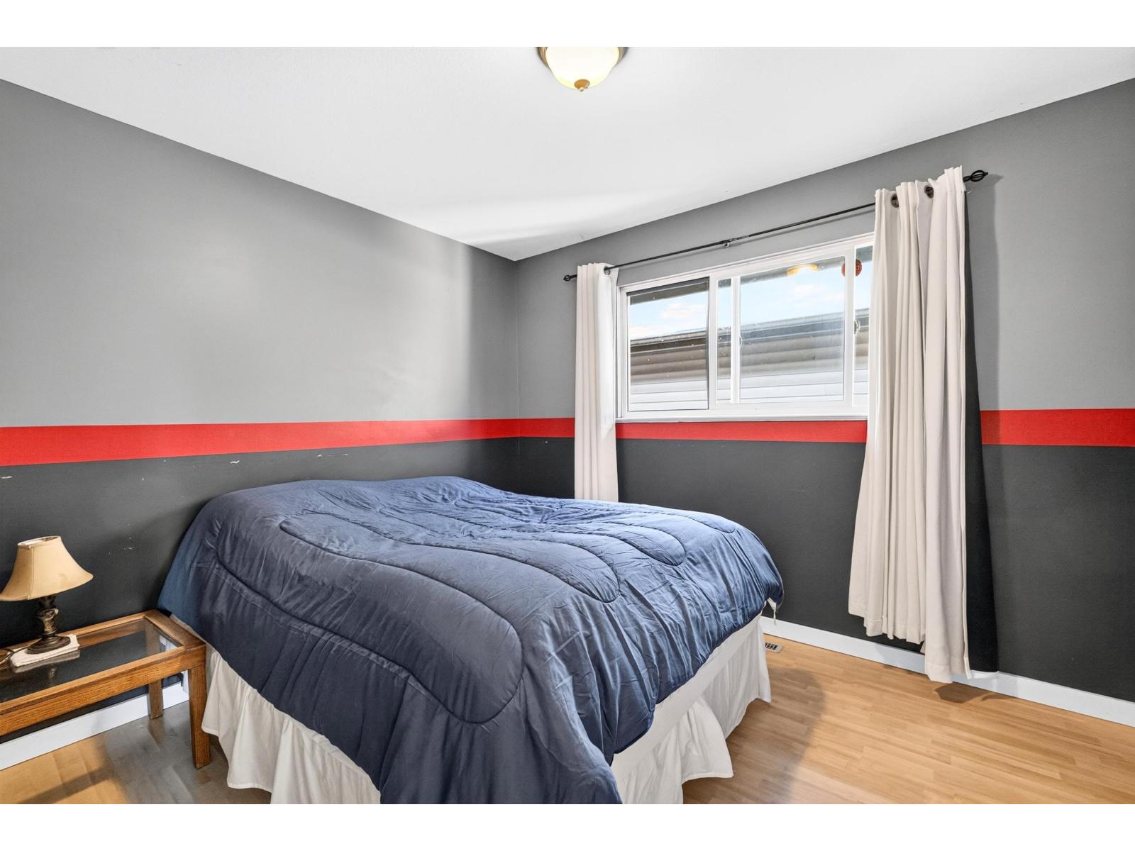 6718 185 Street Property Photo 18