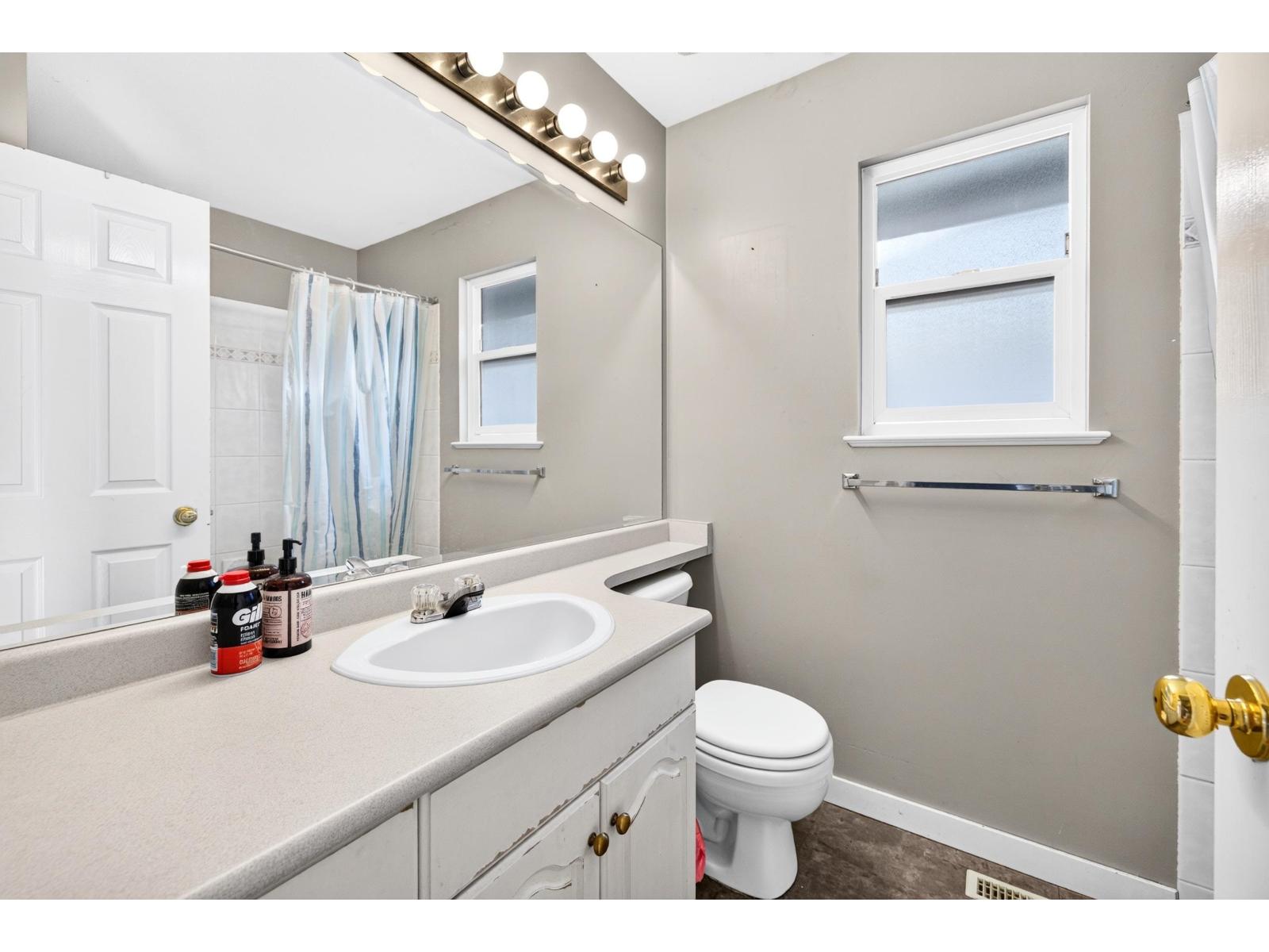 6718 185 Street Property Photo 20