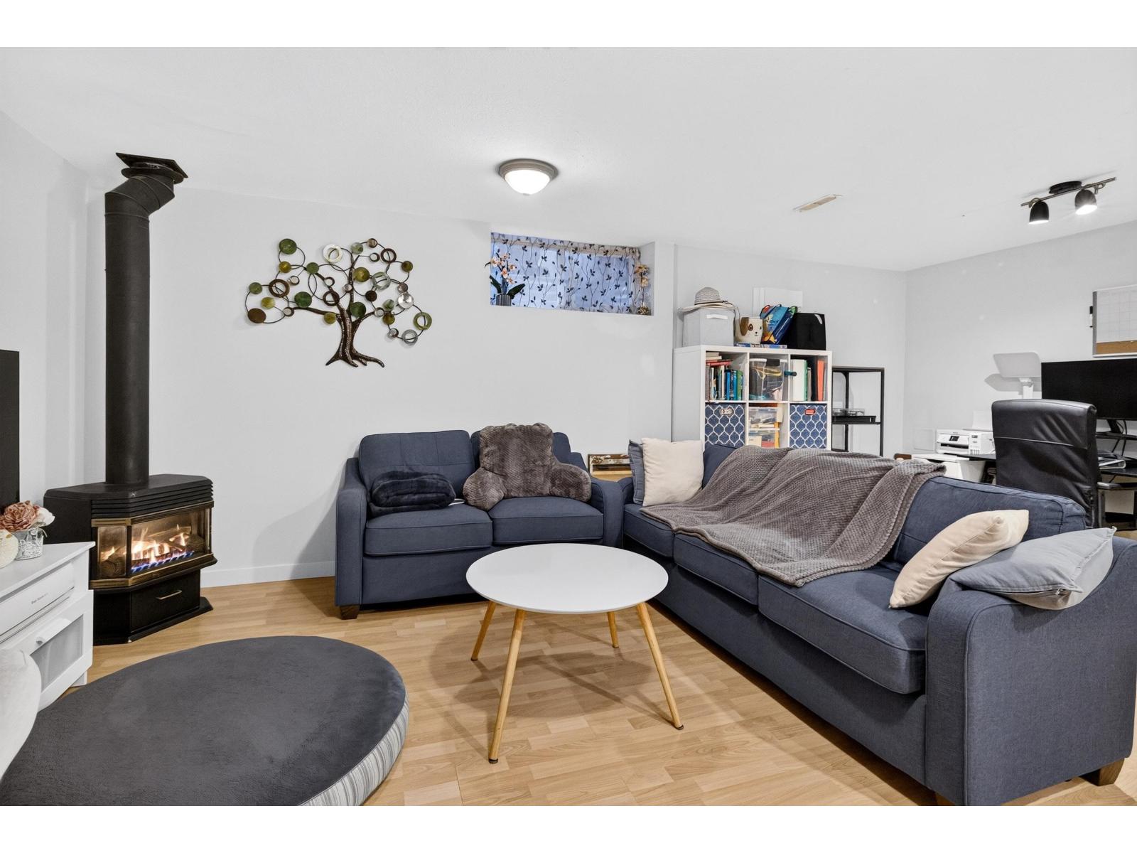 6718 185 Street Property Photo 21