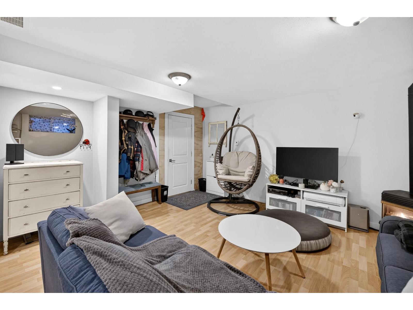 6718 185 Street Property Photo 22