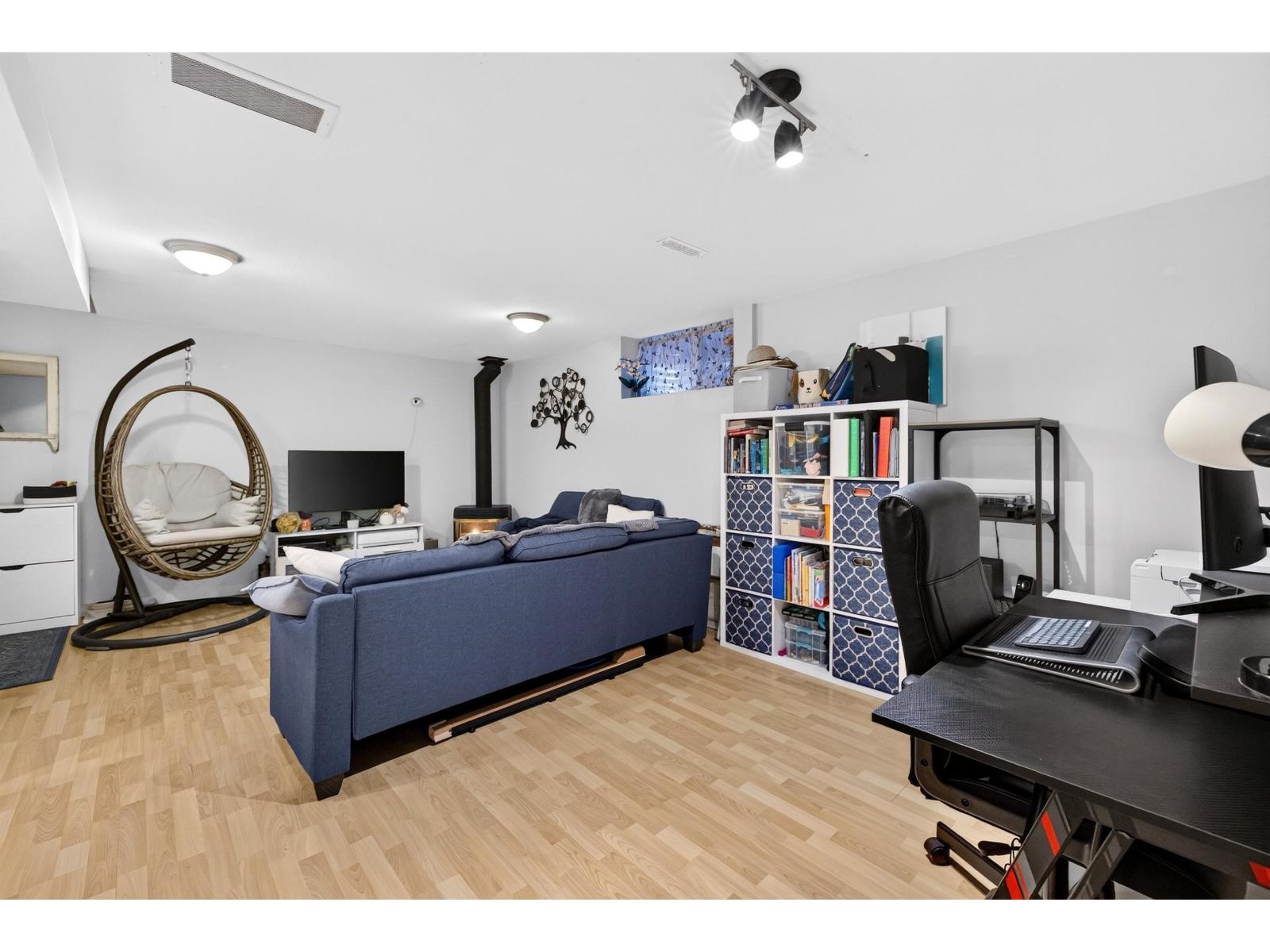 6718 185 Street Property Photo 23