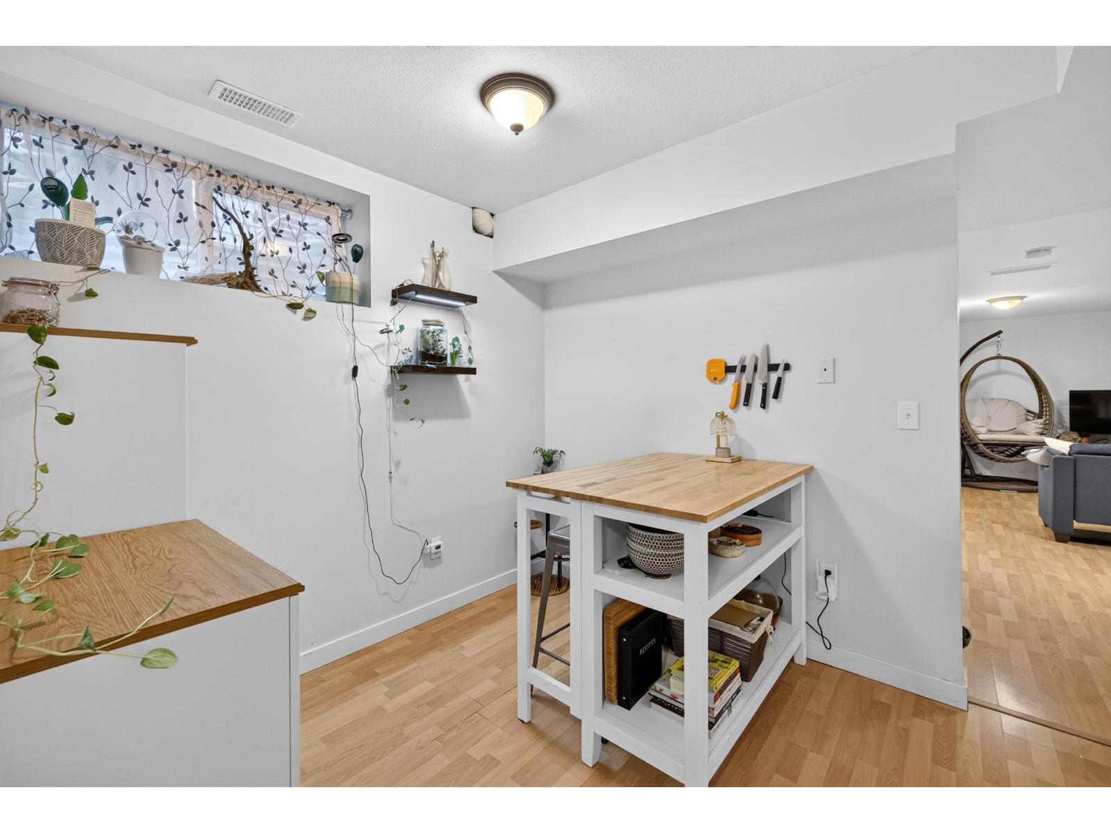 6718 185 Street Property Photo 26