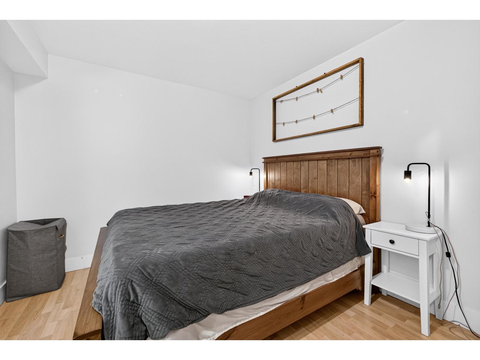 6718 185 Street Property Photo 27