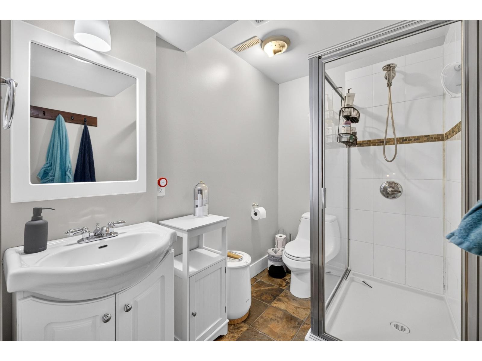 6718 185 Street Property Photo 28
