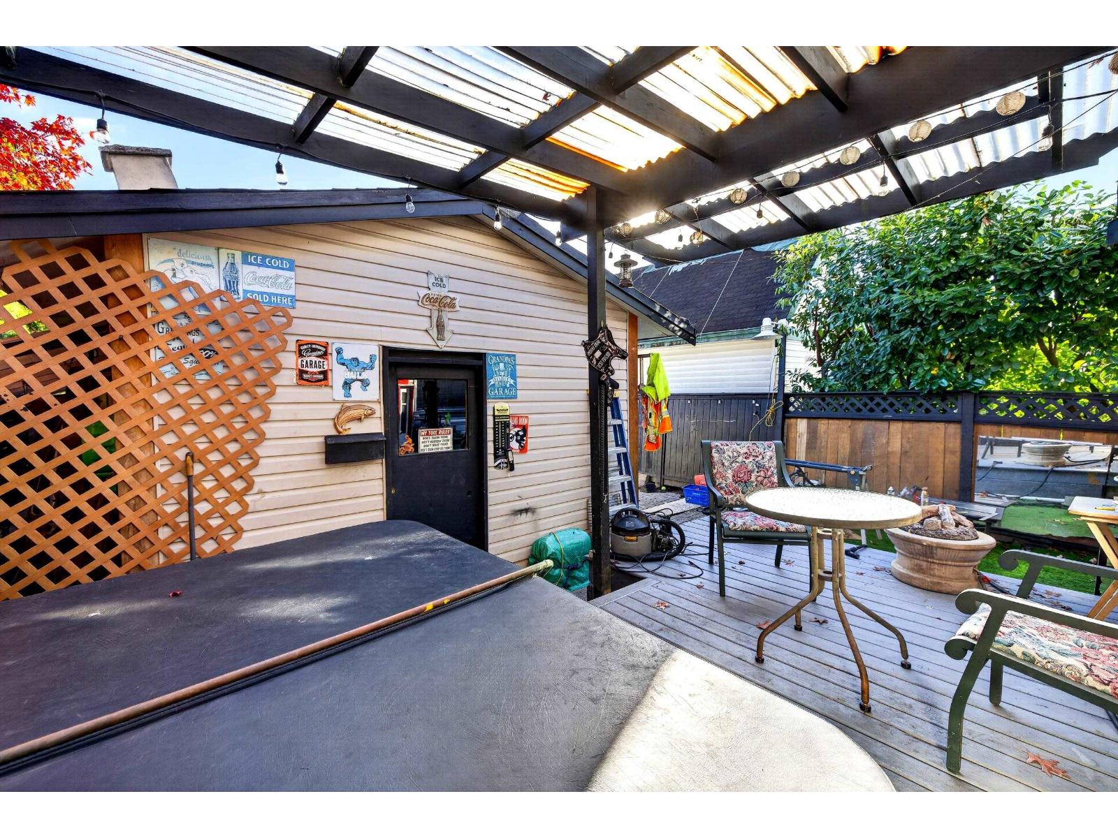 6718 185 Street Property Photo 30