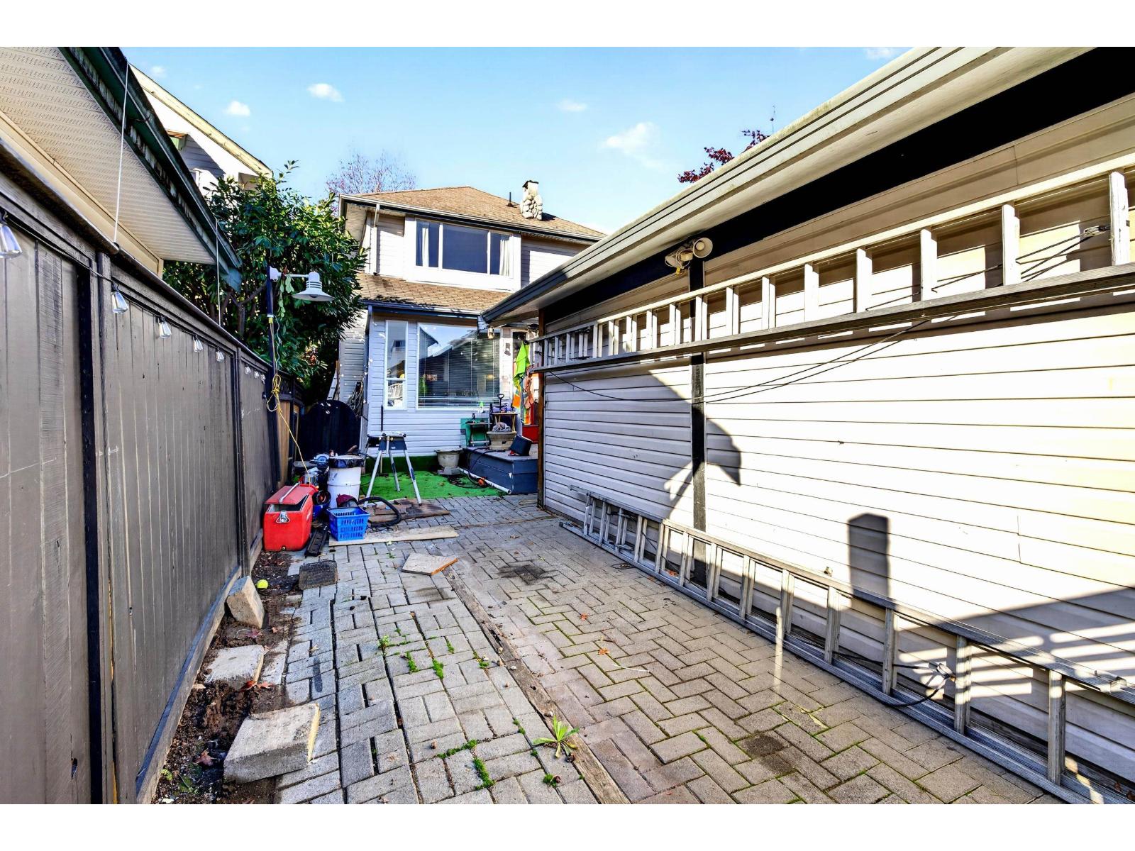 6718 185 Street Property Photo 32