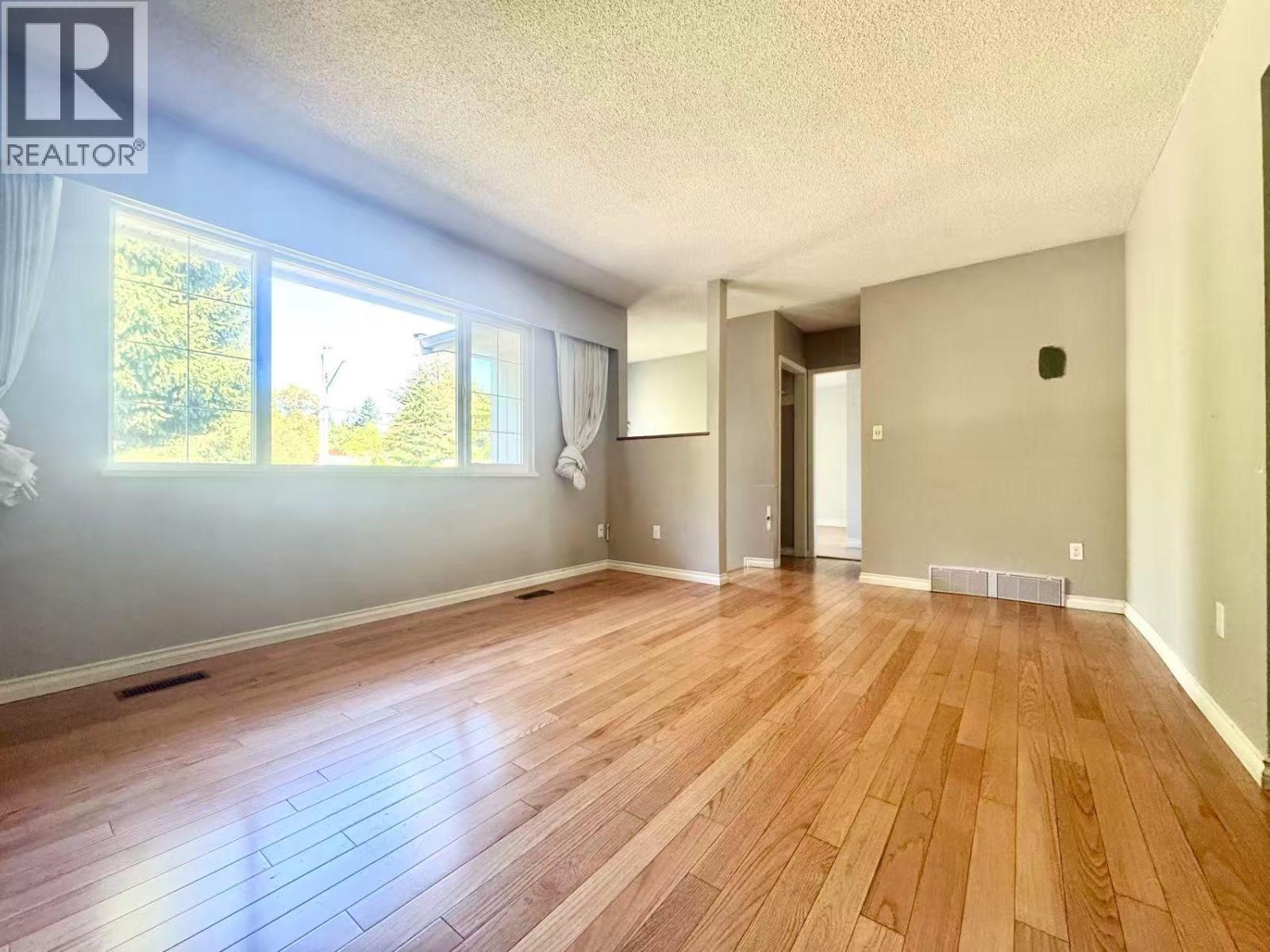 20732 114 Avenue Property Photo 3