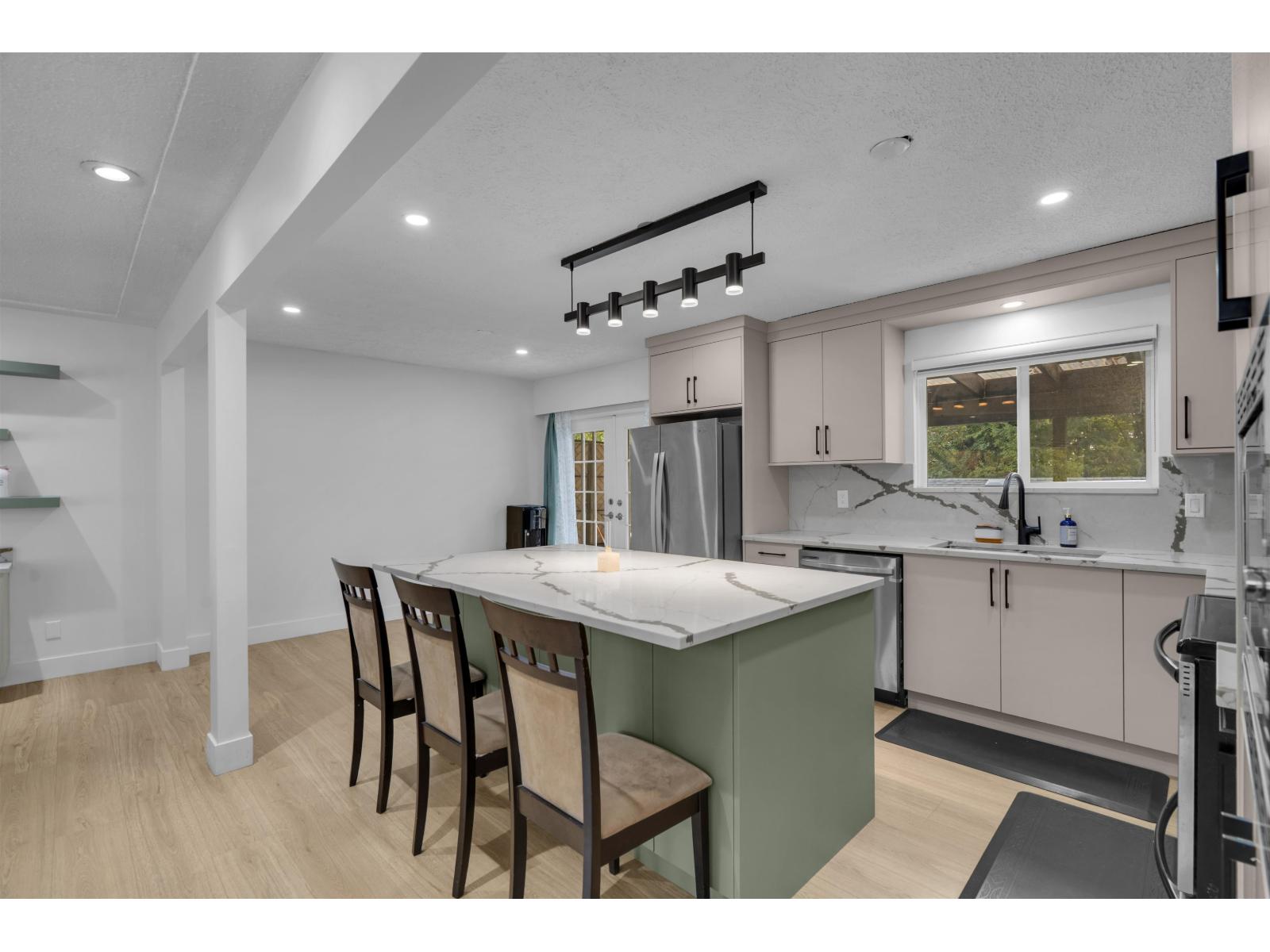 33040 Arbutus Avenue Property Photo 6