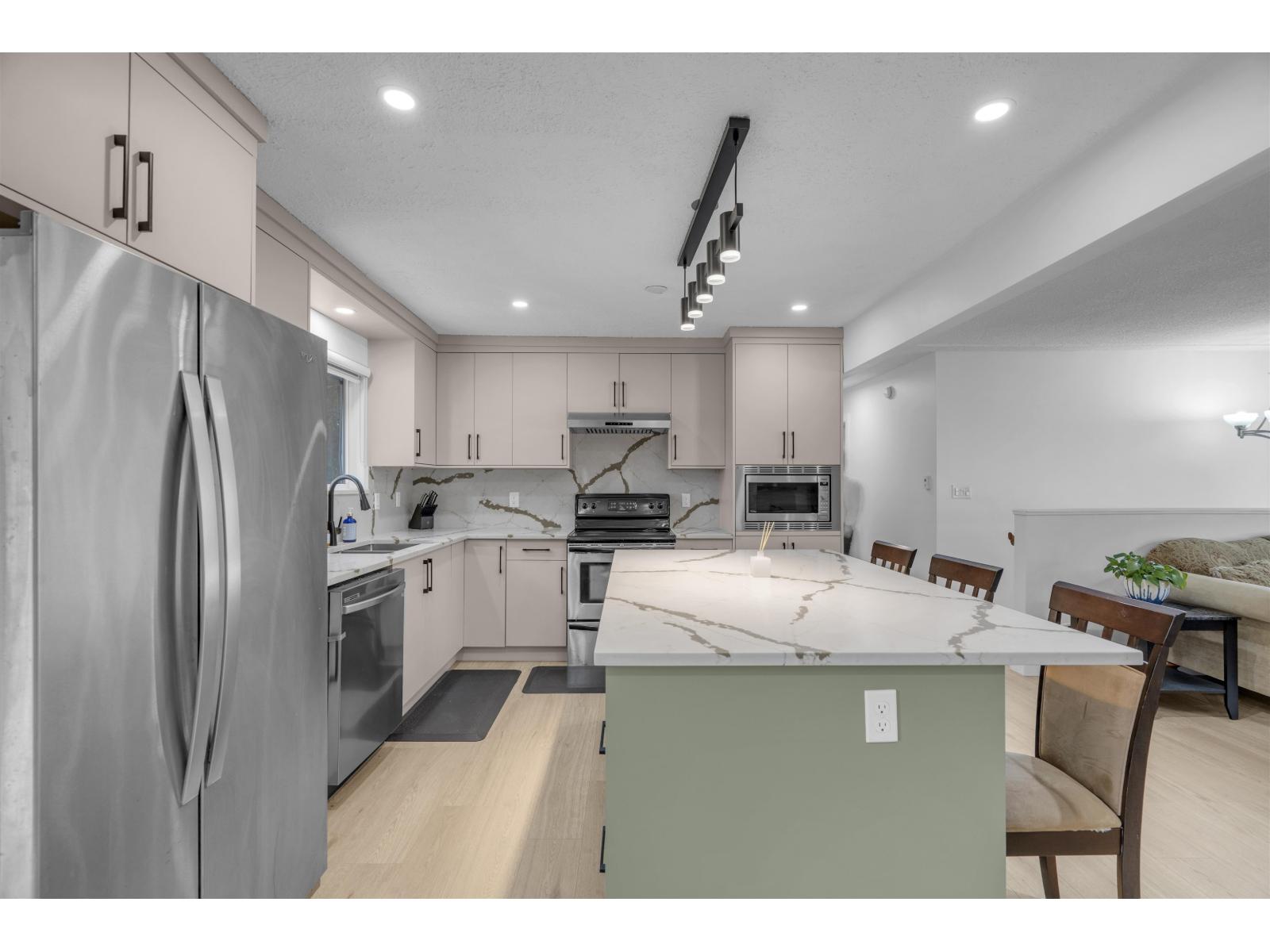 33040 Arbutus Avenue Property Photo 7