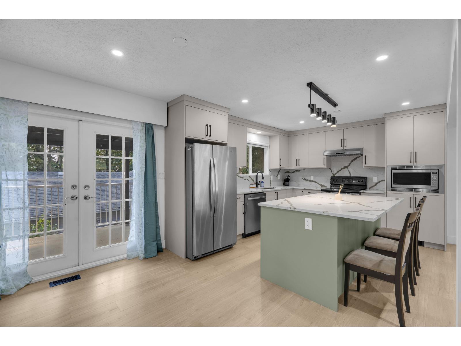 33040 Arbutus Avenue Property Photo 8