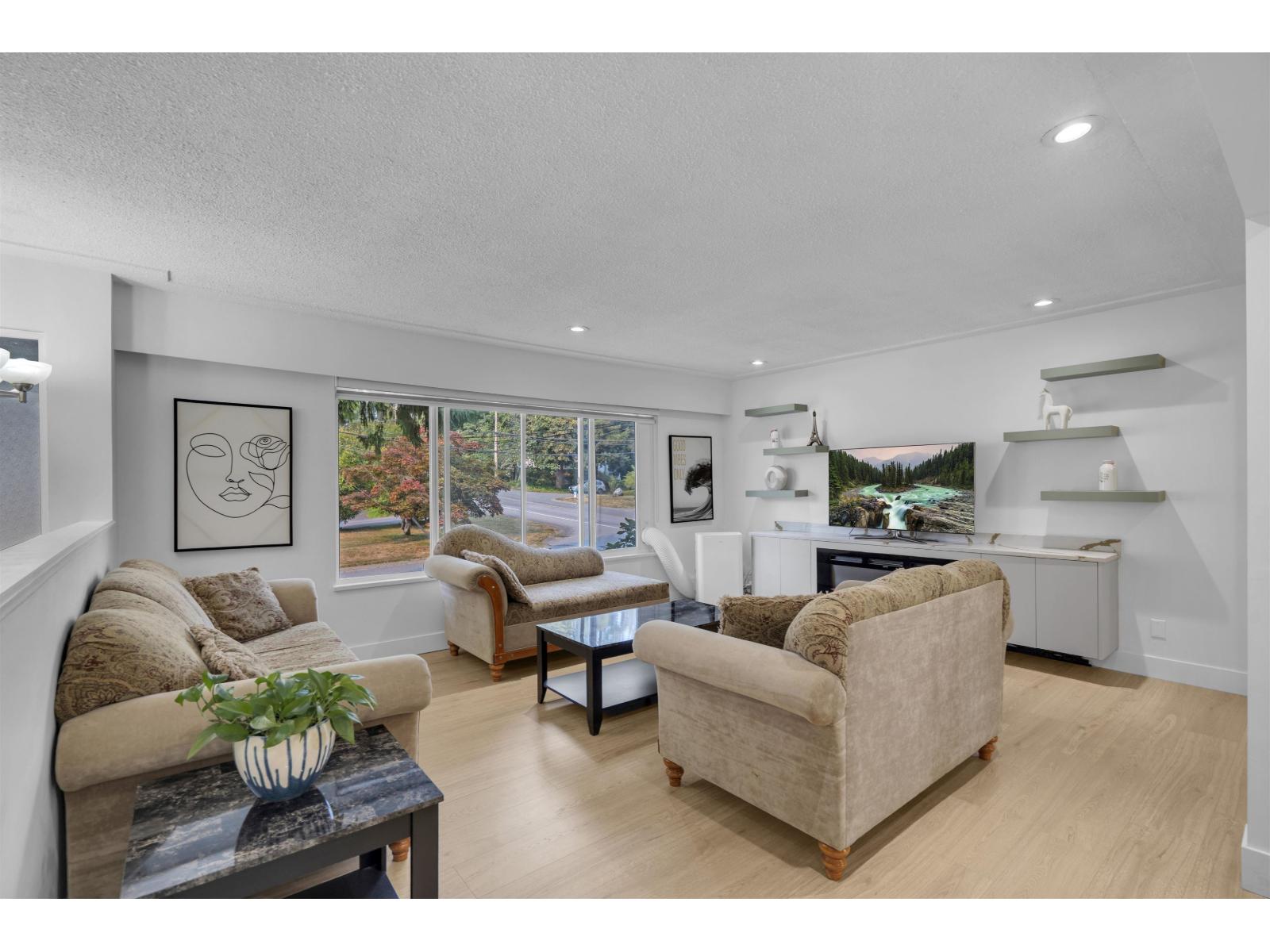 33040 Arbutus Avenue Property Photo 9