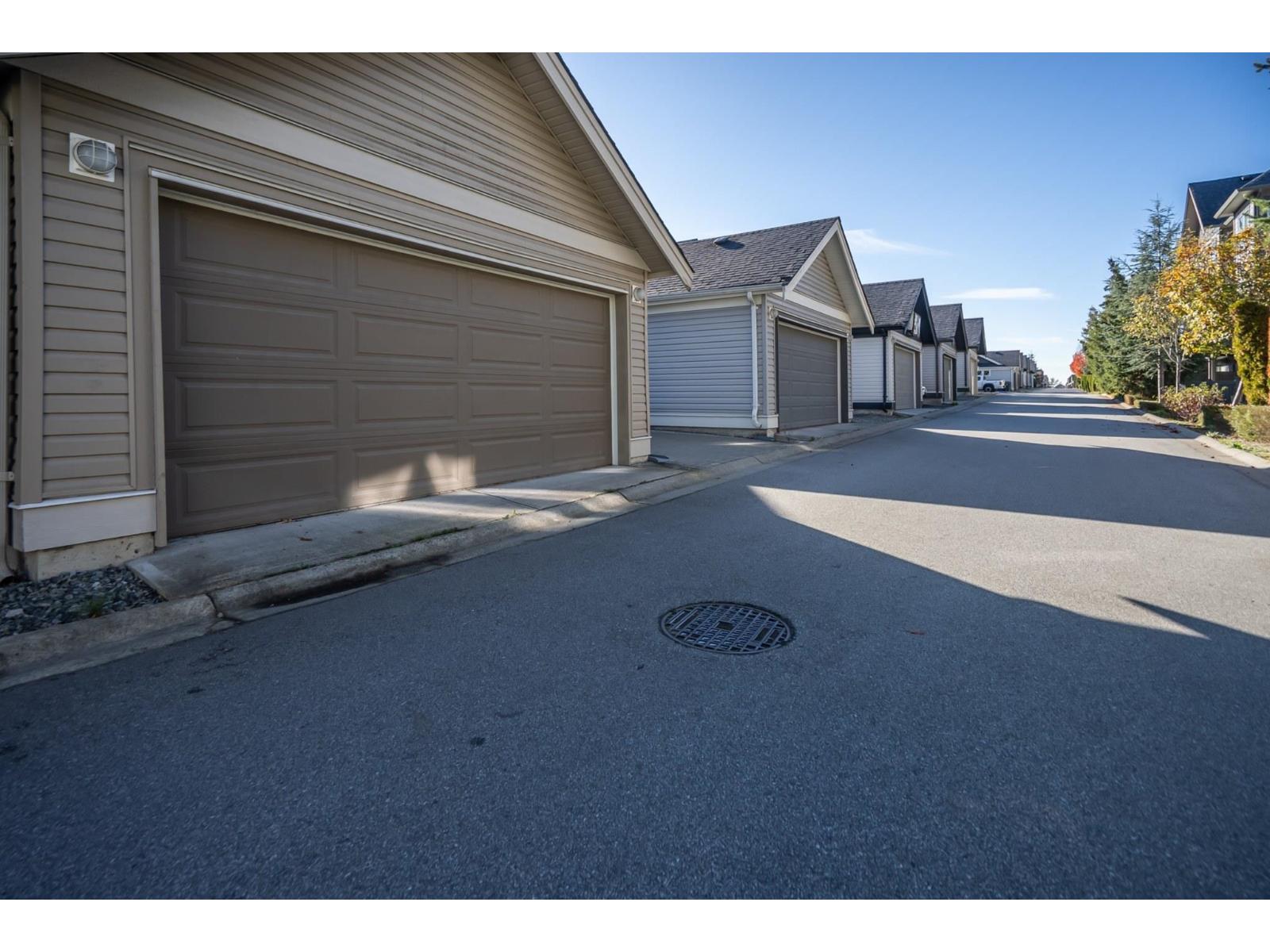 20499 82 Avenue Property Photo 38