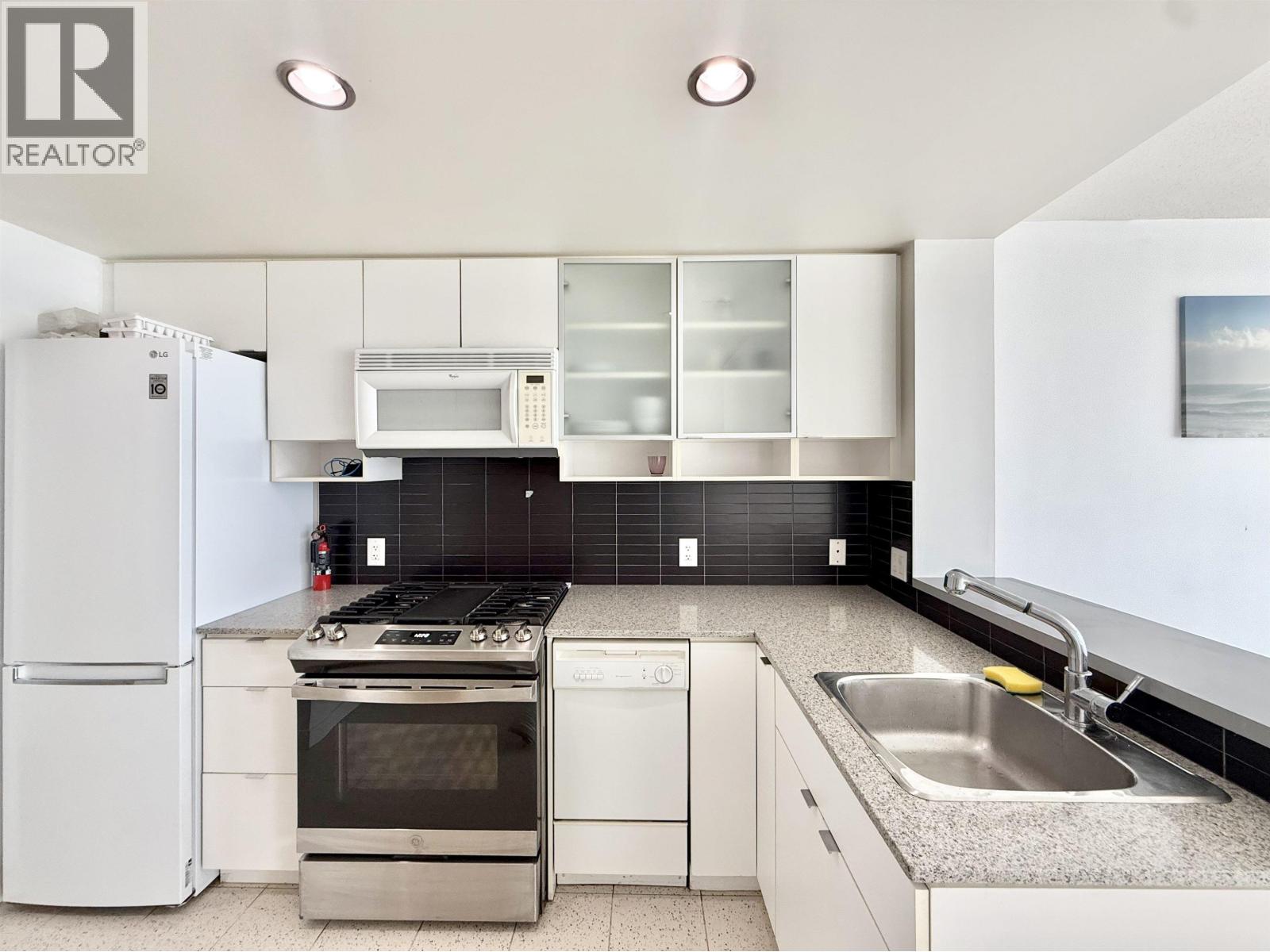 2501 939 Expo Boulevard Property Photo 3