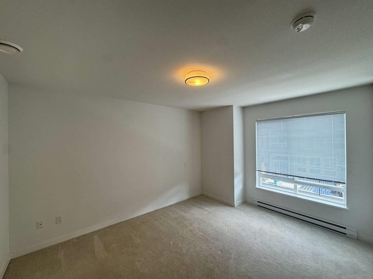 15828 27 Ave Property Photo 3