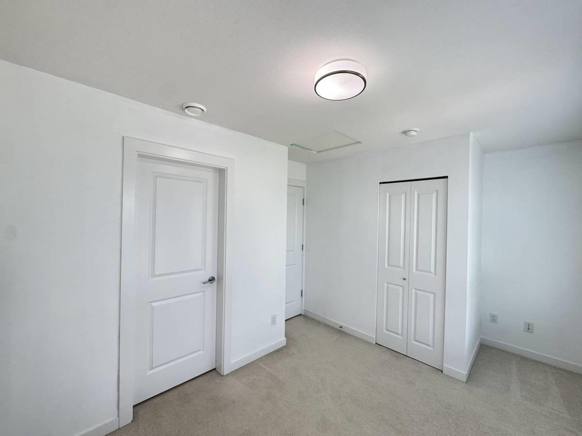 15828 27 Ave Property Photo 4